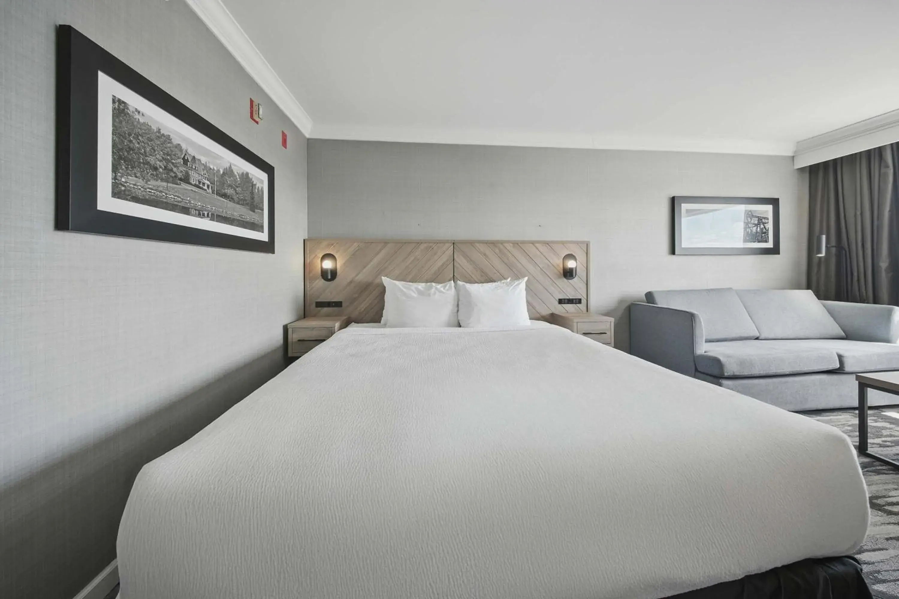 Photo of the whole room, Bed in Sandman Hotel Red Deer Photo of the whole room, Bed in Sandman Hotel Red Deer