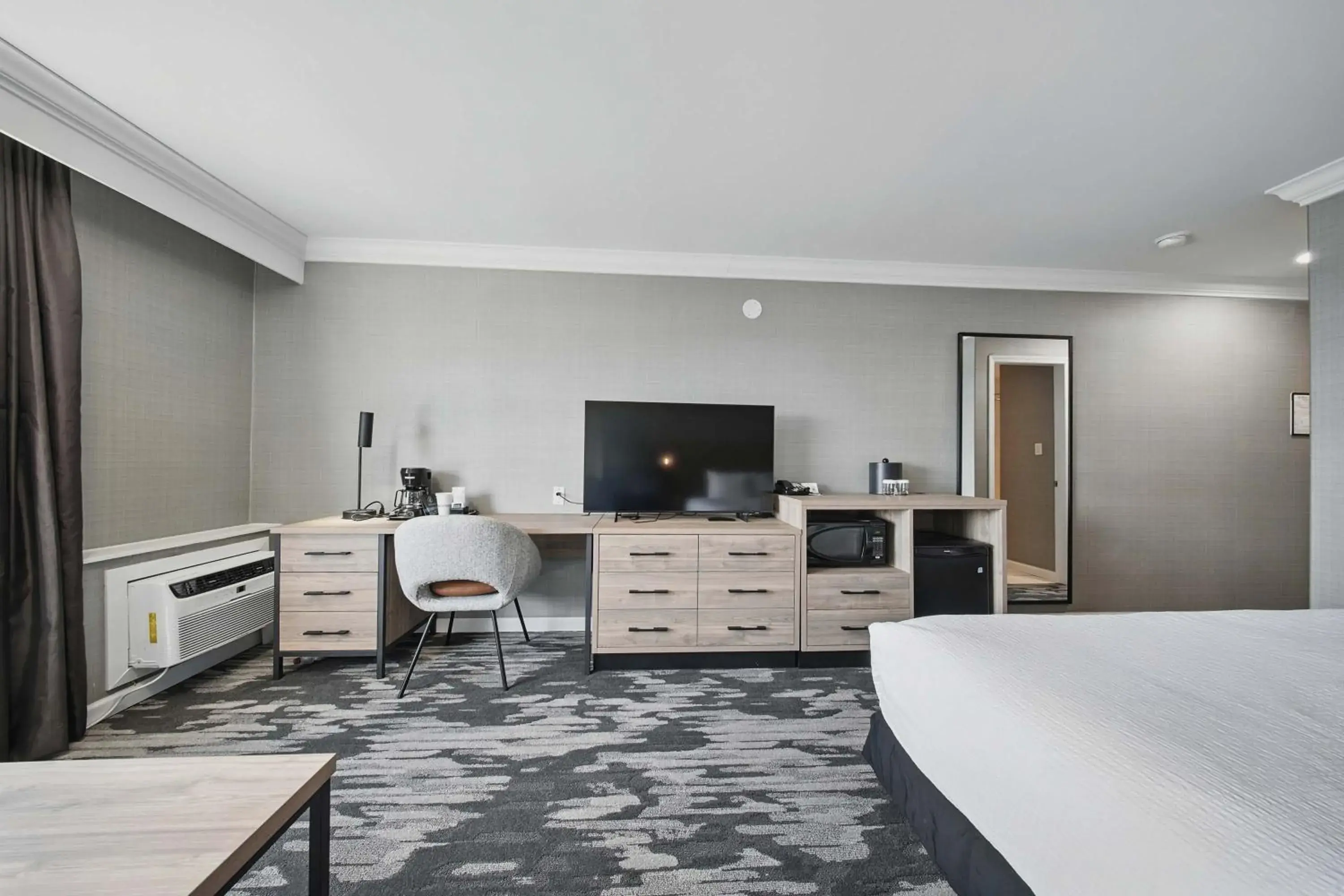 Photo of the whole room, Bed in Sandman Hotel Red Deer Photo of the whole room, Bed in Sandman Hotel Red Deer