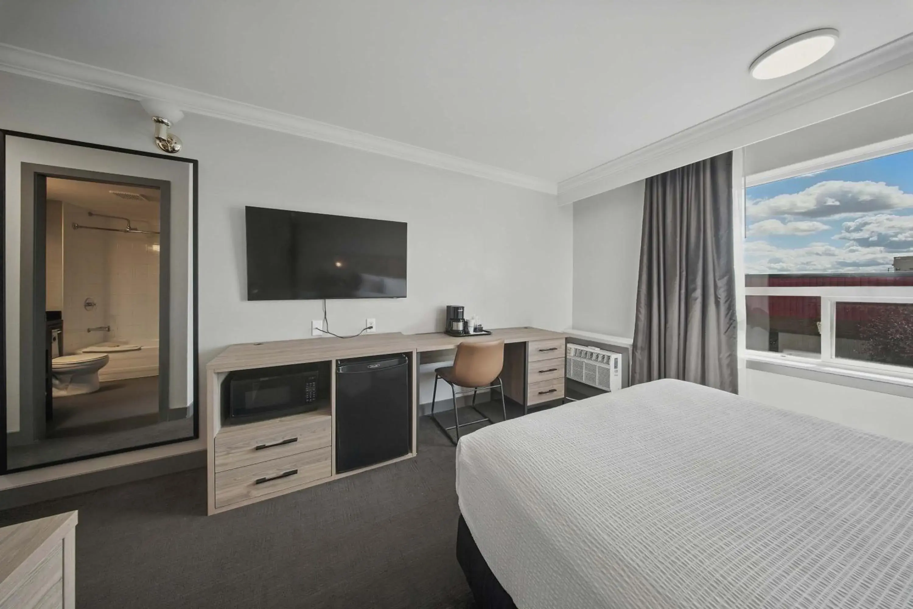 Photo of the whole room, Bed in Sandman Hotel Red Deer Photo of the whole room, Bed in Sandman Hotel Red Deer