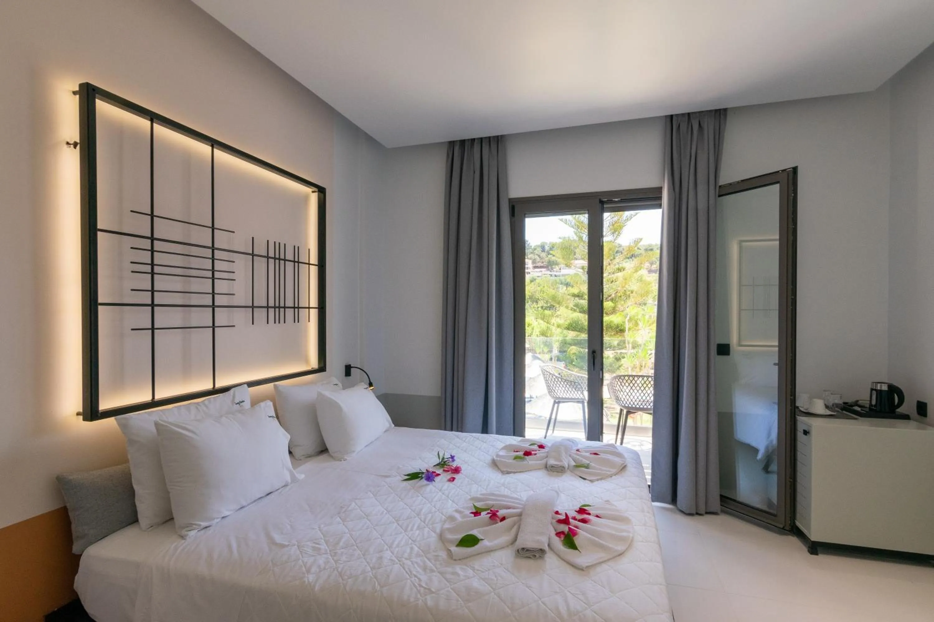 View (from property/room), Bed in Sunny Garden Hotel