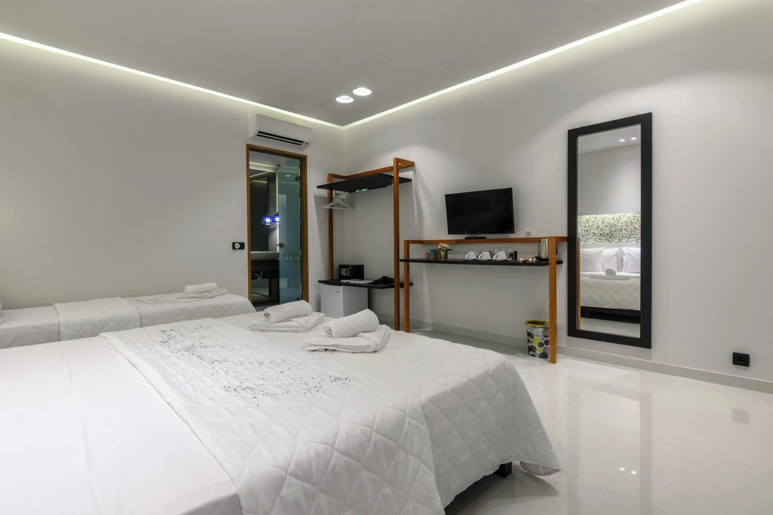 Photo of the whole room, Bed in Sunny Garden Hotel