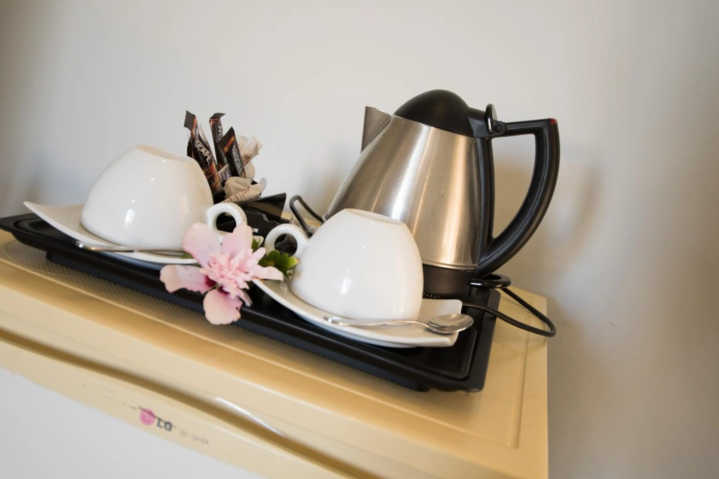 Coffee/tea facilities in Sunny Garden Hotel