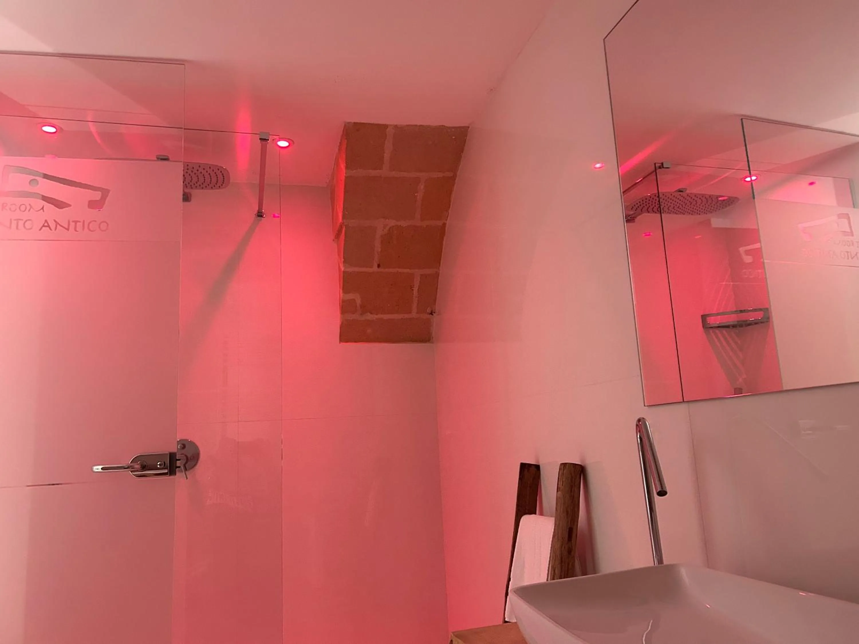 Shower in Recinto antico Sweet Rooms