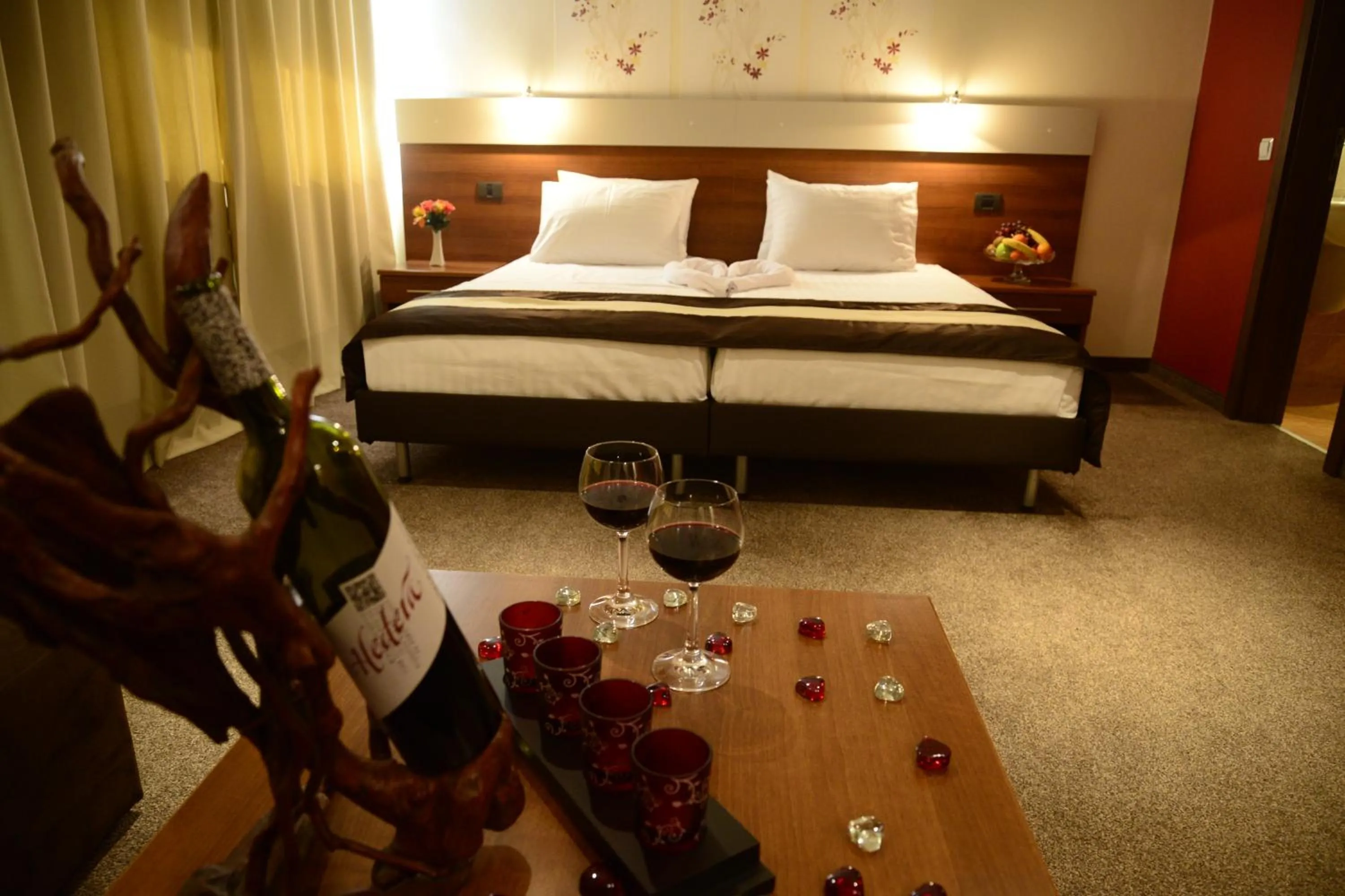 Bedroom, Bed in Hotel Forum - Free Parking for cars