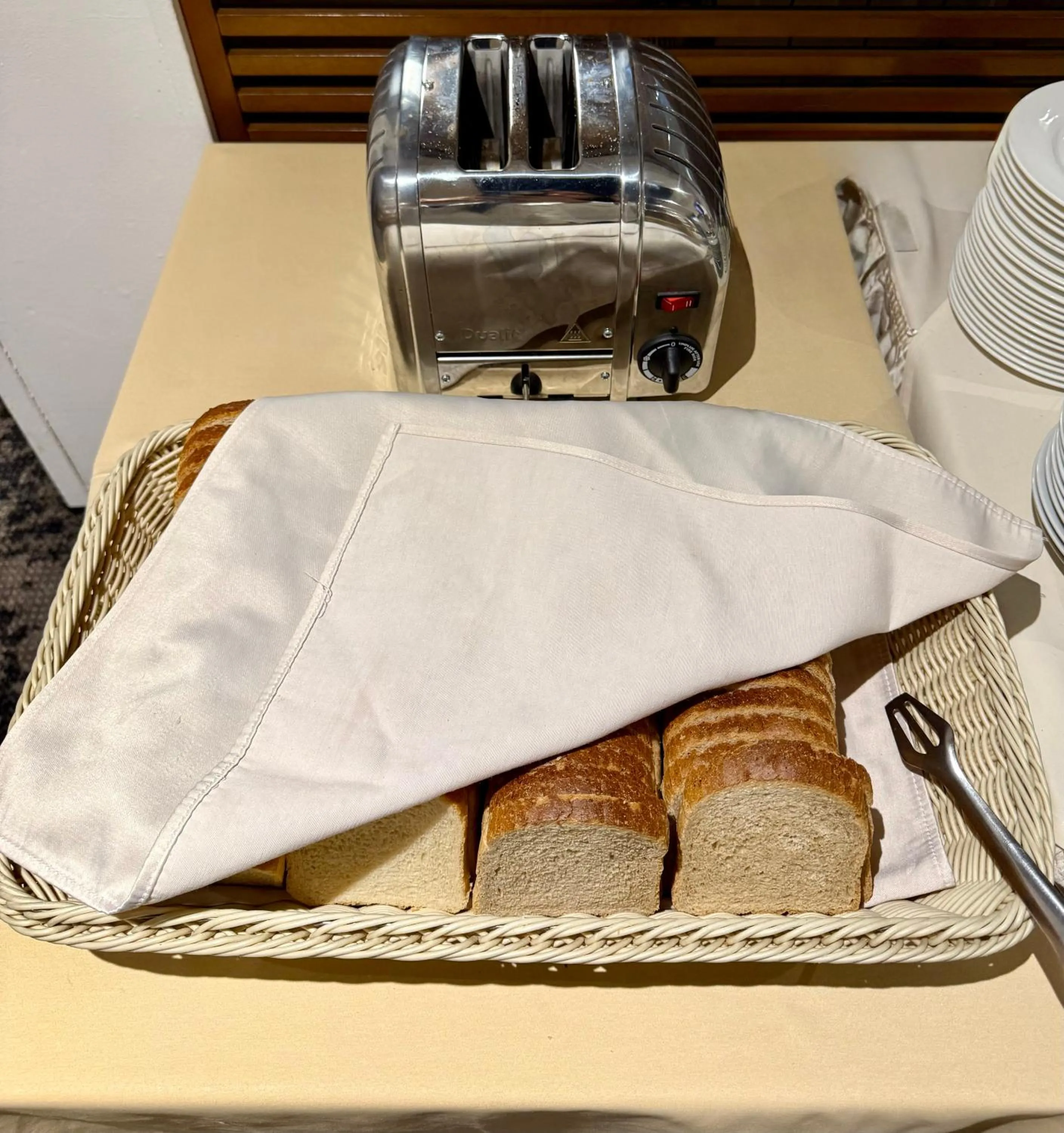 Restaurant/places to eat in Hotel Forum - Free Parking for cars