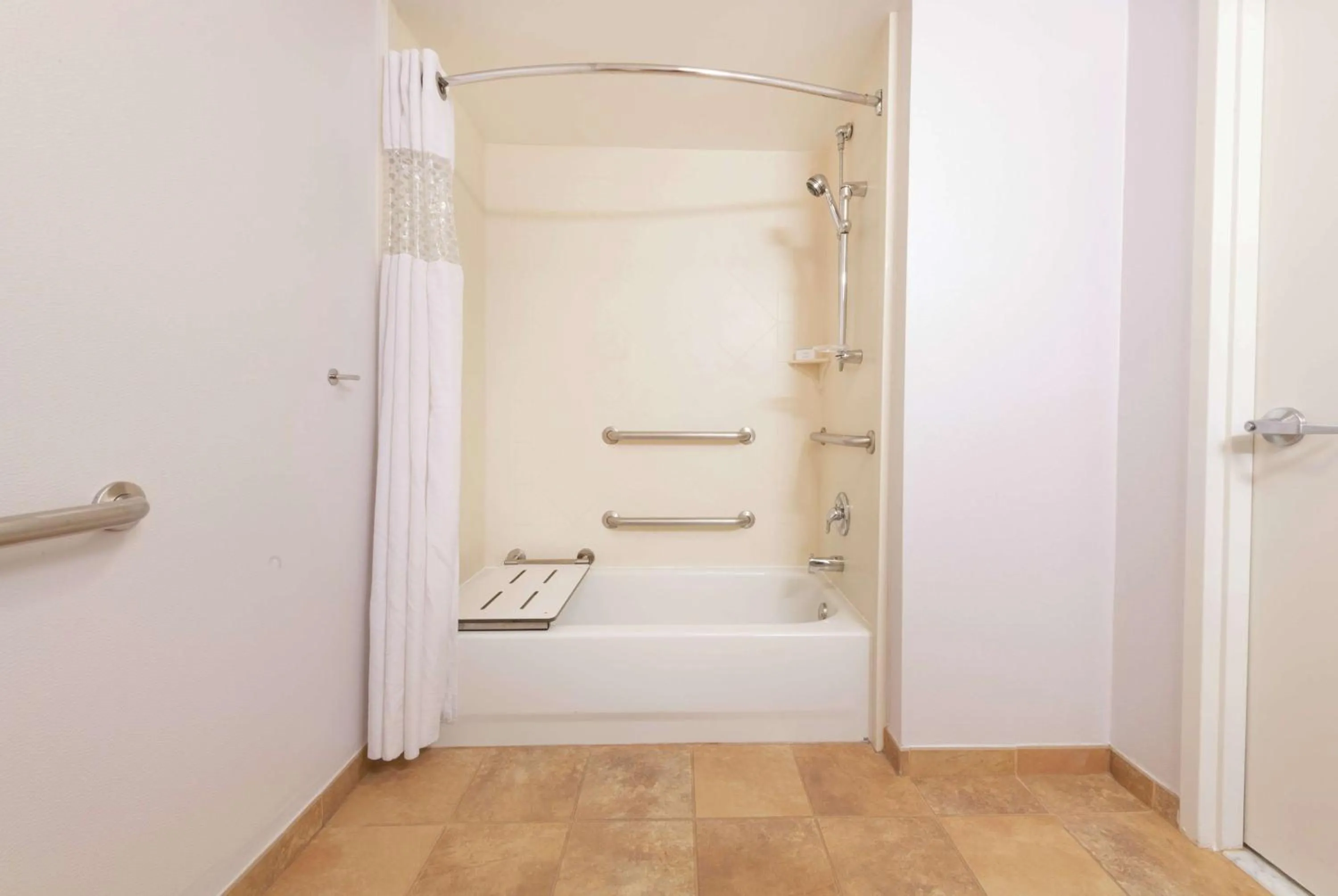 Bathroom in Hampton Inn & Suites Rochester/Victor