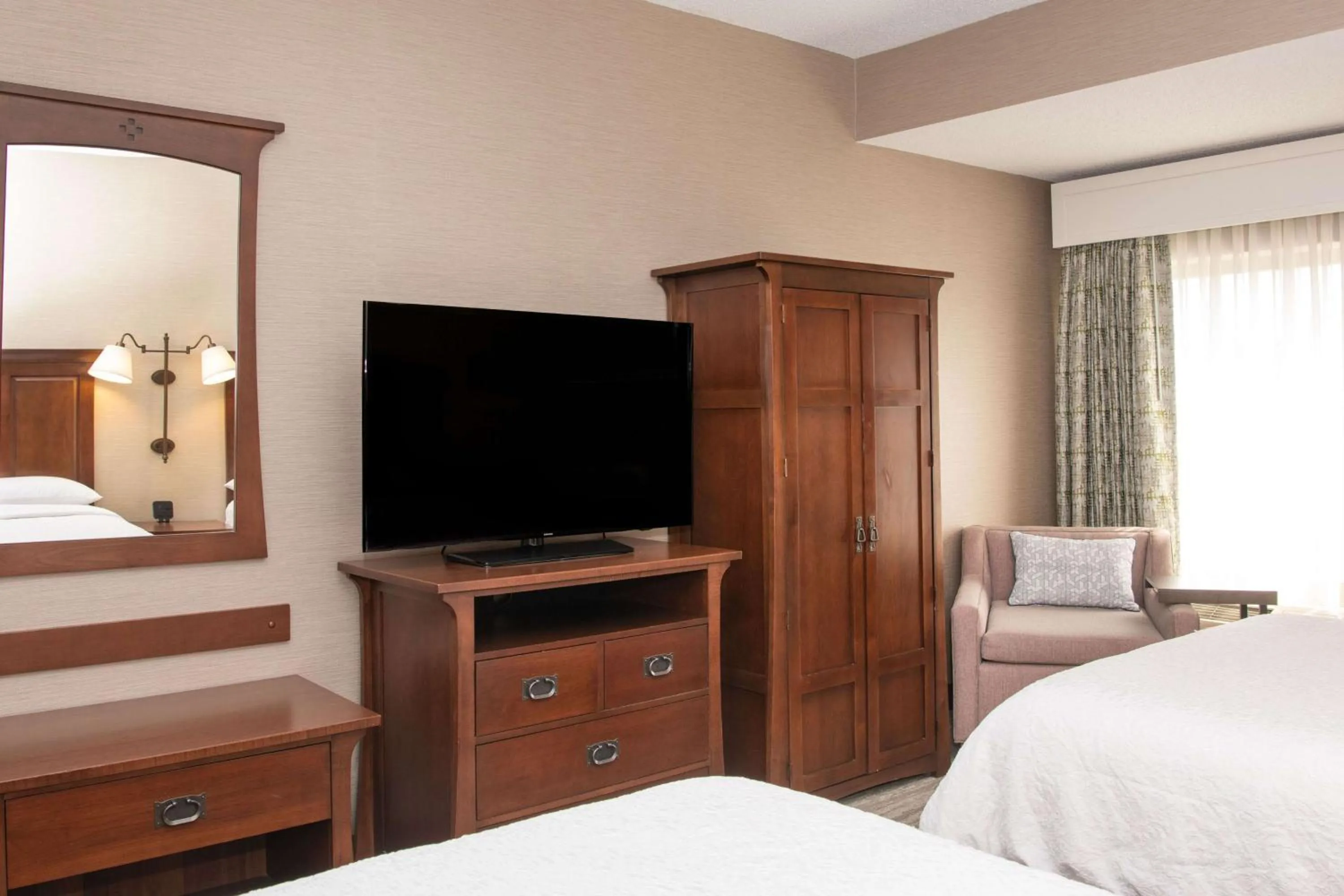 Bed in Hampton Inn & Suites Rochester/Victor