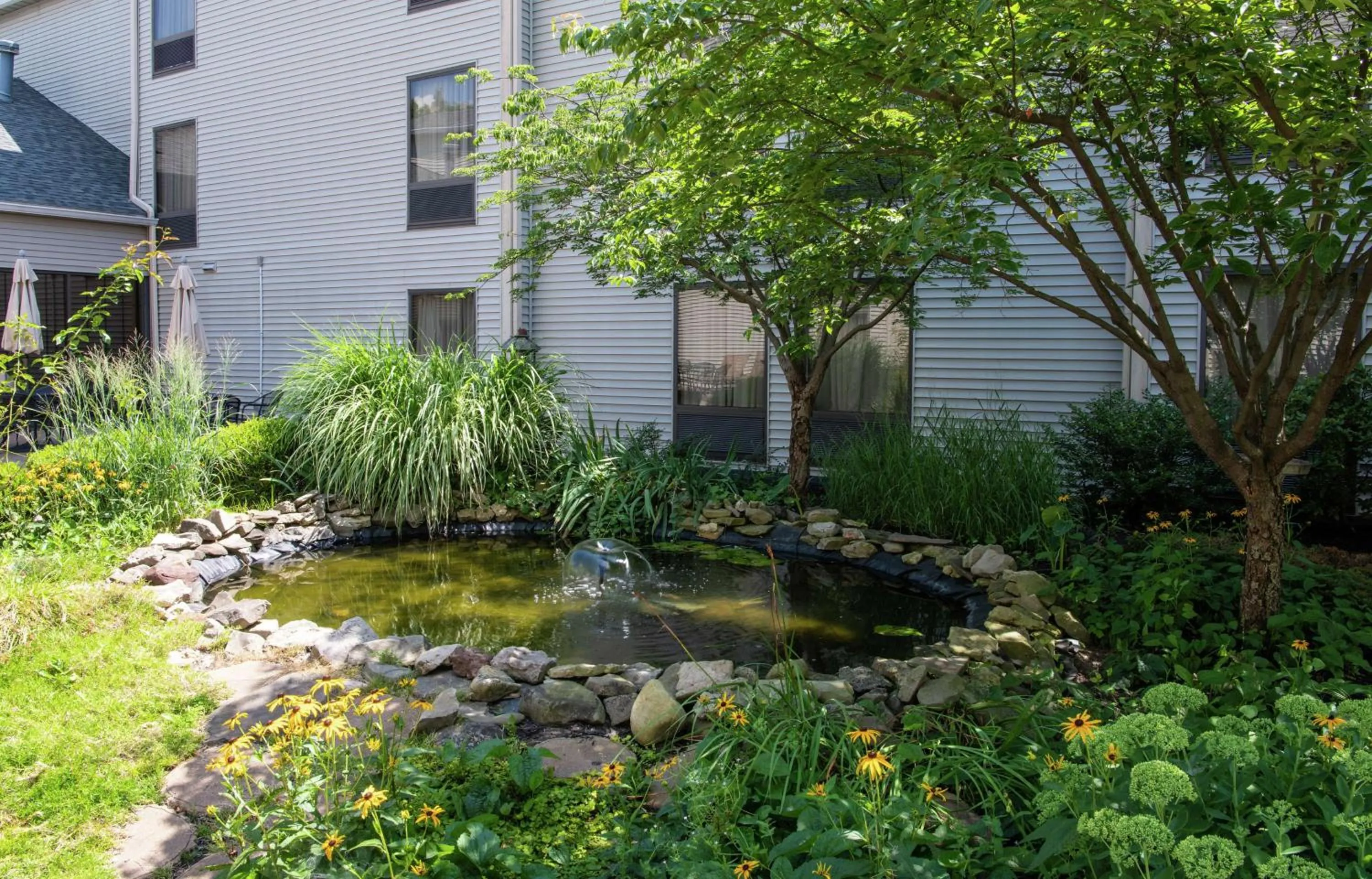 Garden in Hampton Inn & Suites Rochester/Victor