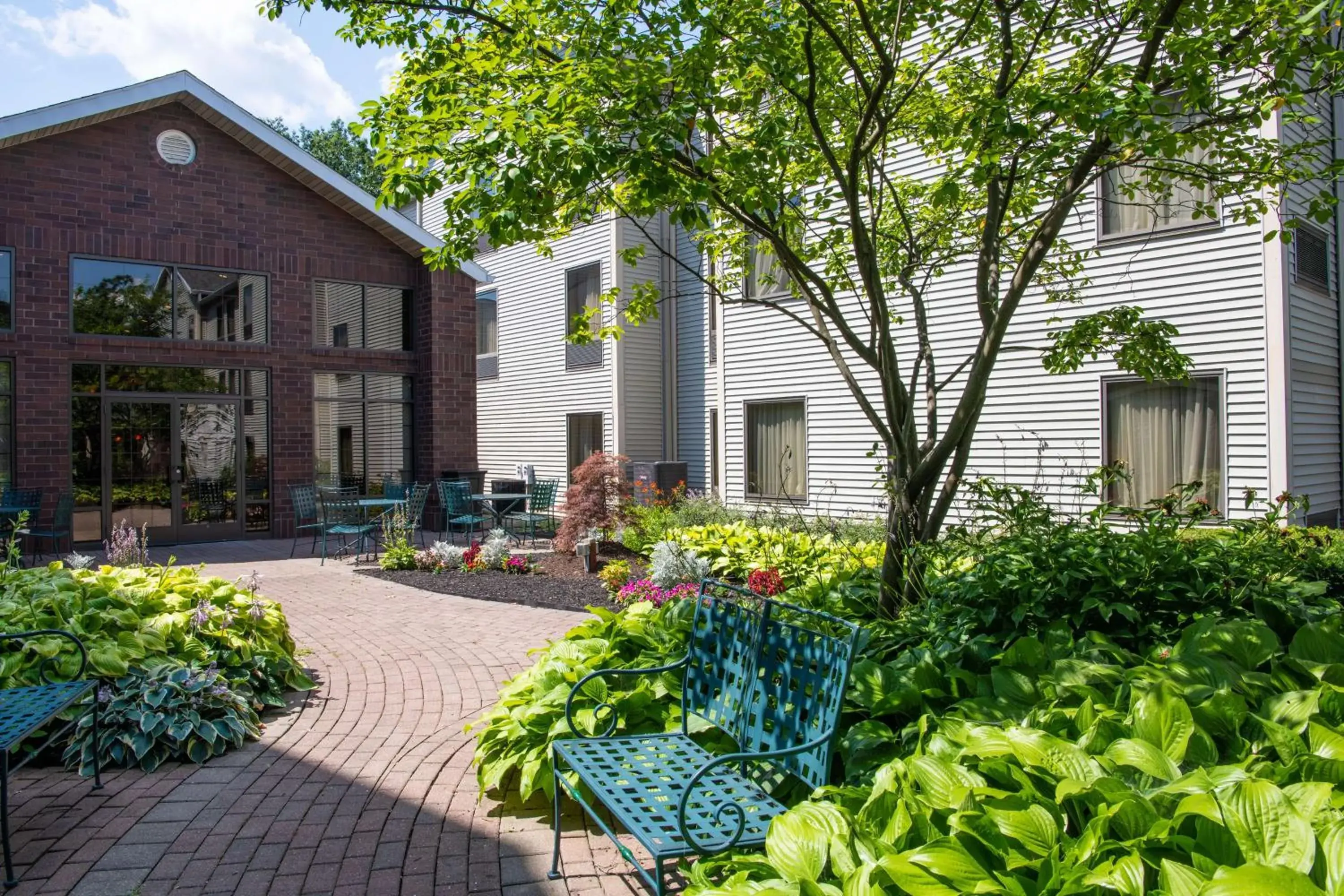 Inner courtyard view in Hampton Inn & Suites Rochester/Victor Inner courtyard view in Hampton Inn & Suites Rochester/Victor