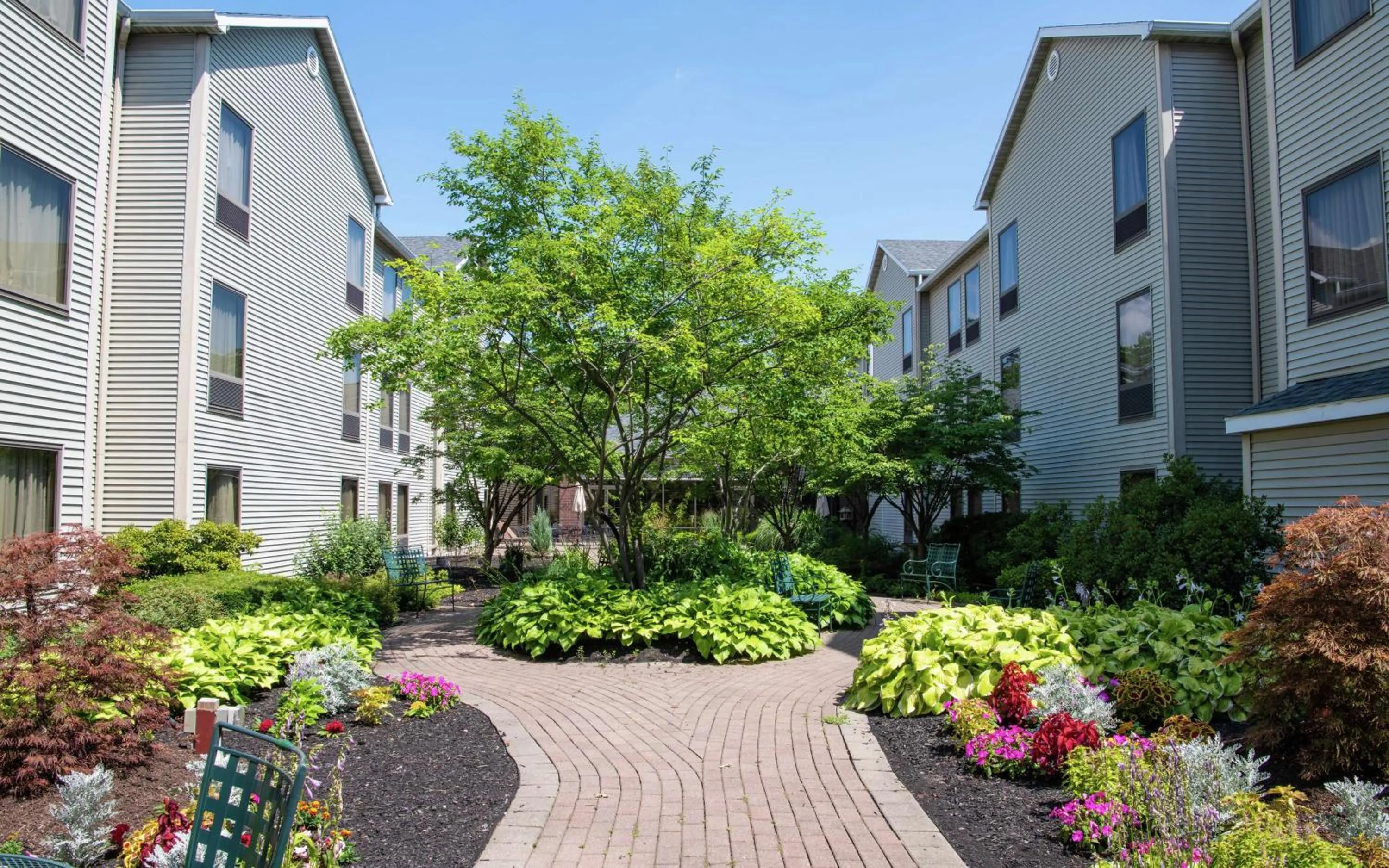 Garden in Hampton Inn & Suites Rochester/Victor