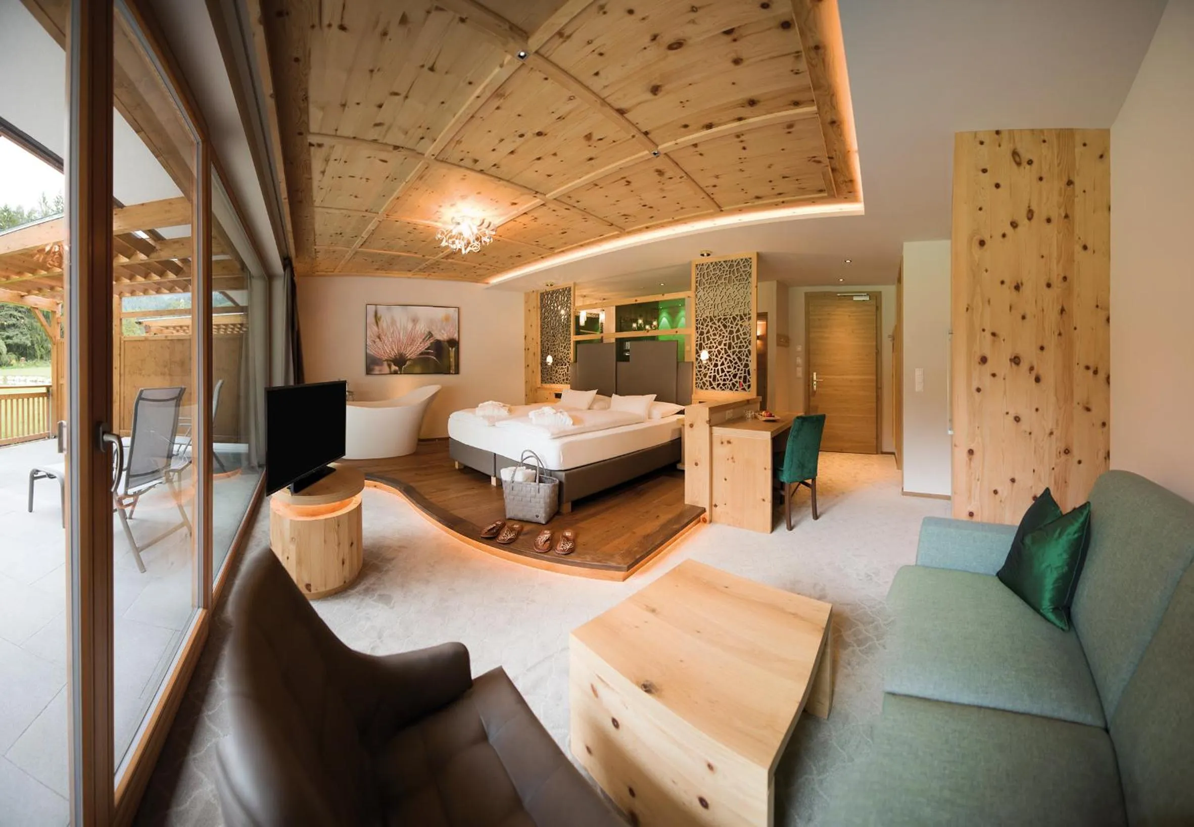 Photo of the whole room, Bed in Hotel Weiher Green Lake