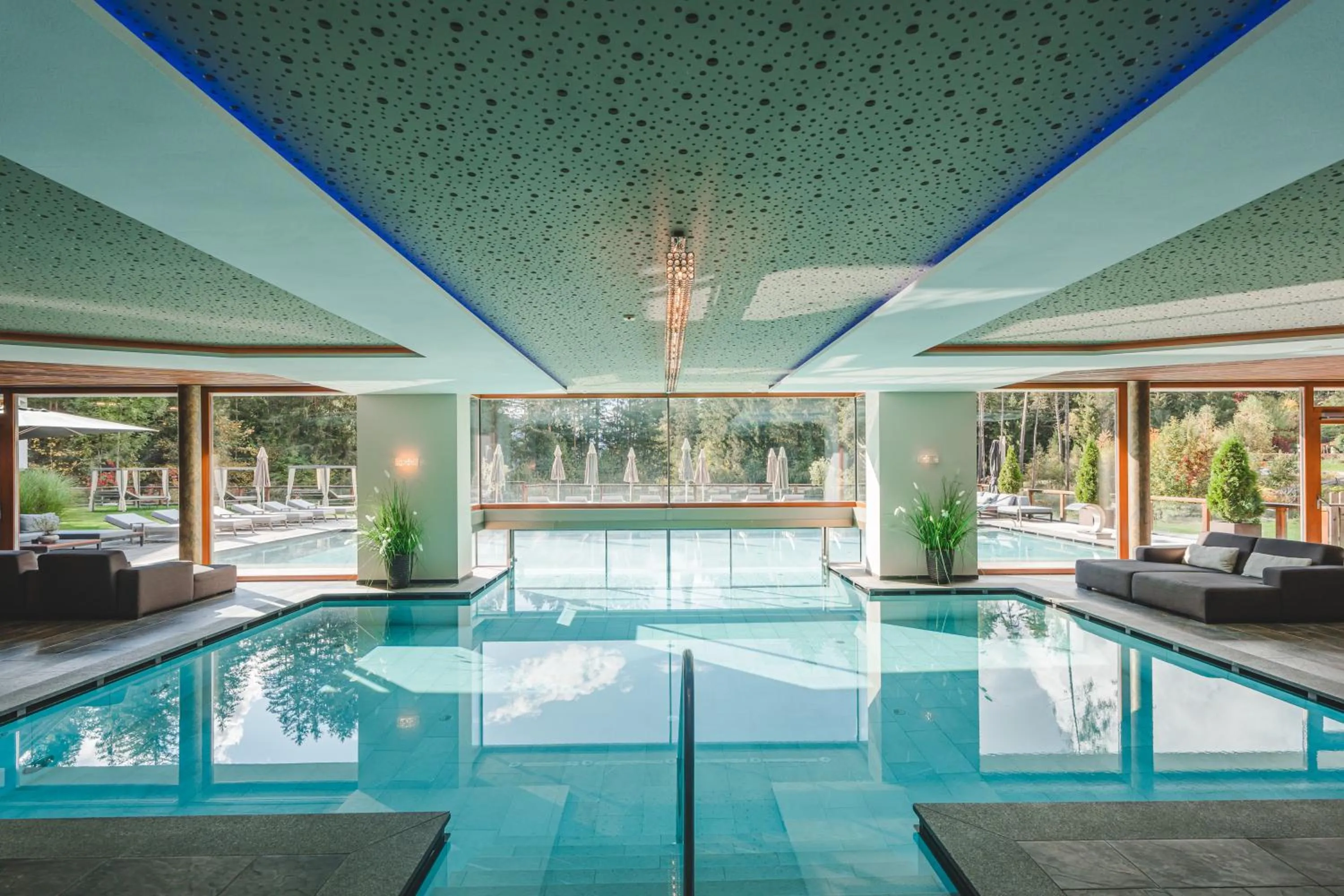 Swimming pool in Hotel Weiher Green Lake