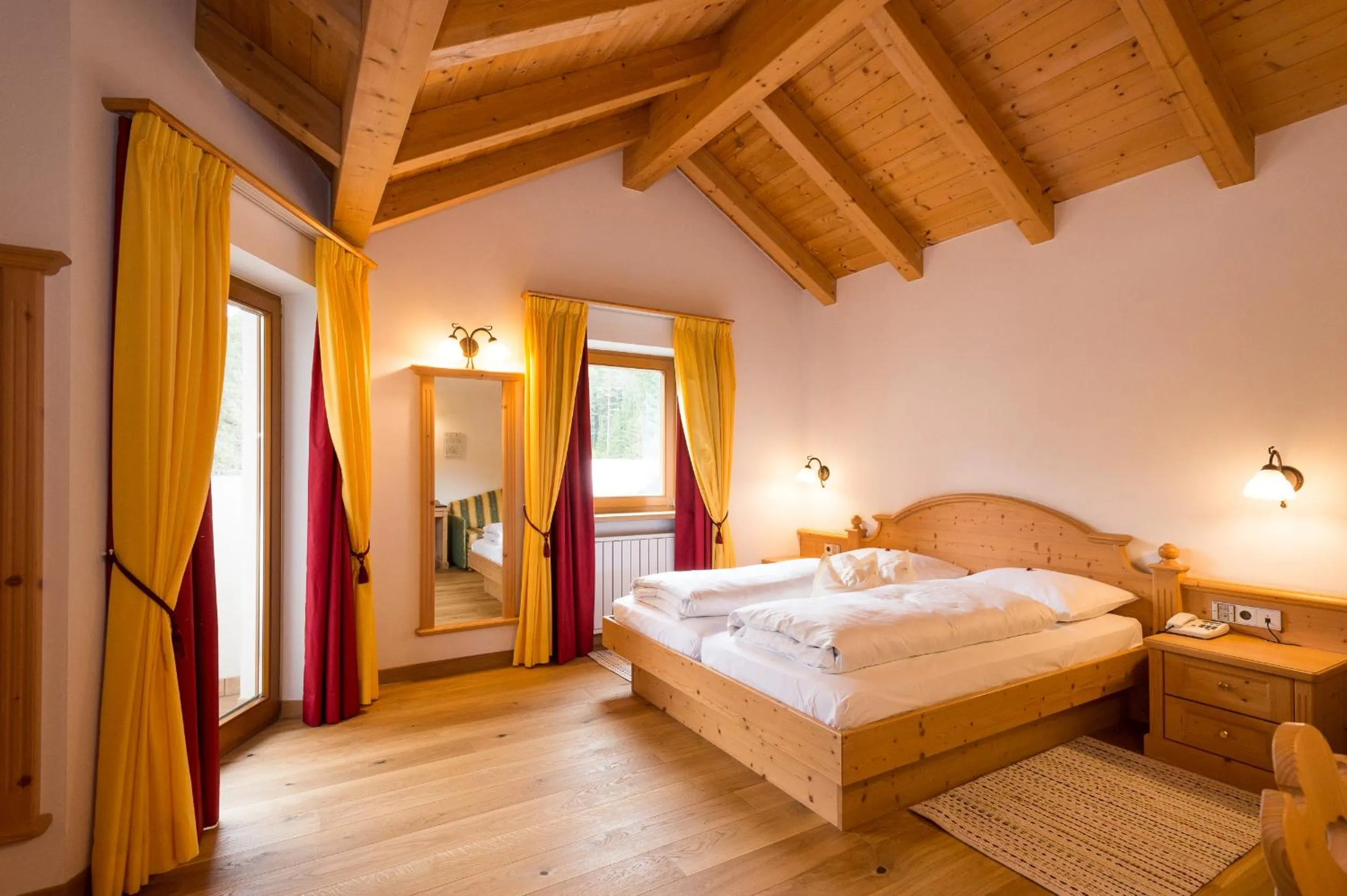 Photo of the whole room, Bed in Hotel Weiher Green Lake