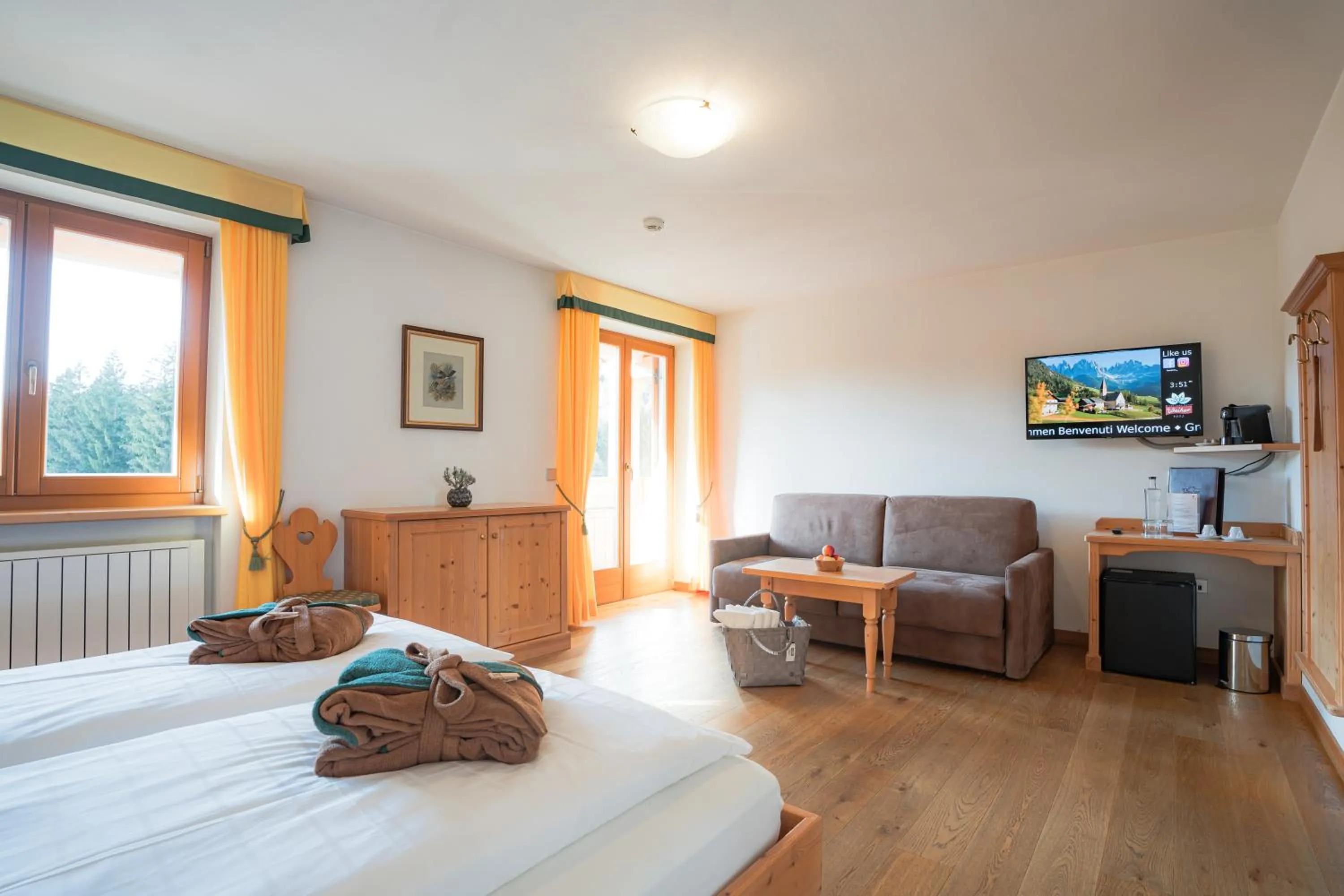 Photo of the whole room, Bed in Hotel Weiher Green Lake