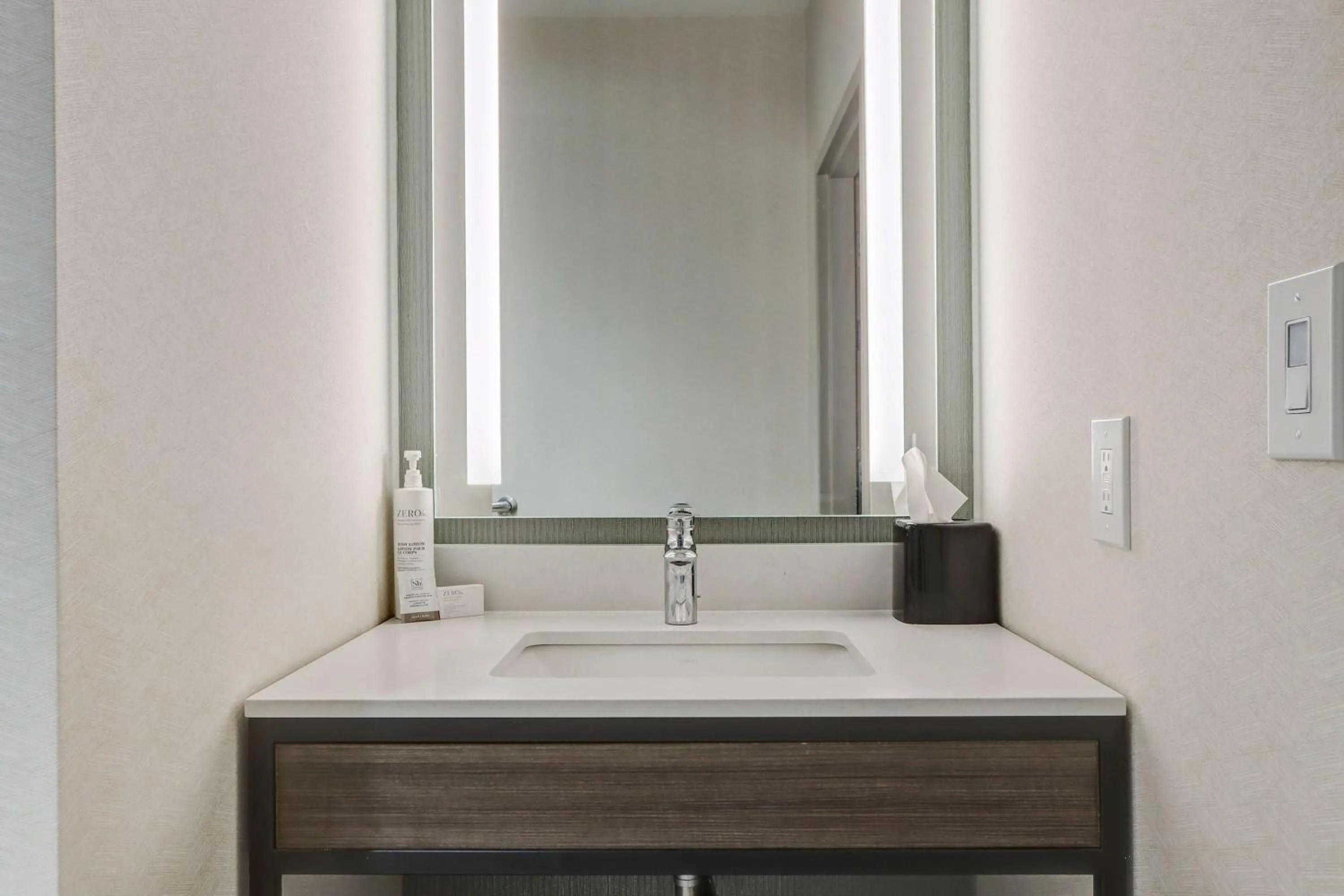 Bathroom in Hilton Garden Inn Indianapolis Northwest