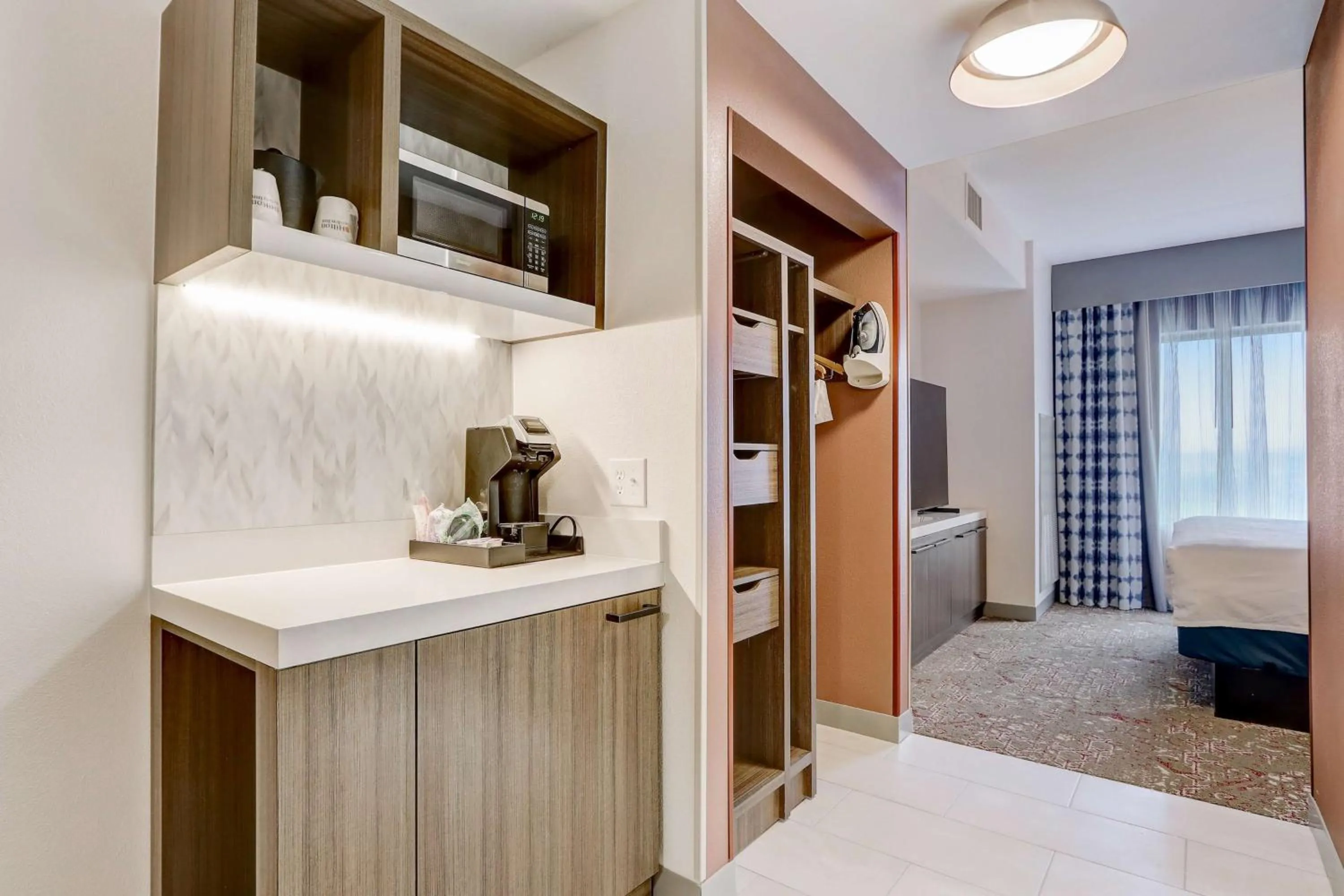 Photo of the whole room, Bed in Hilton Garden Inn Indianapolis Northwest