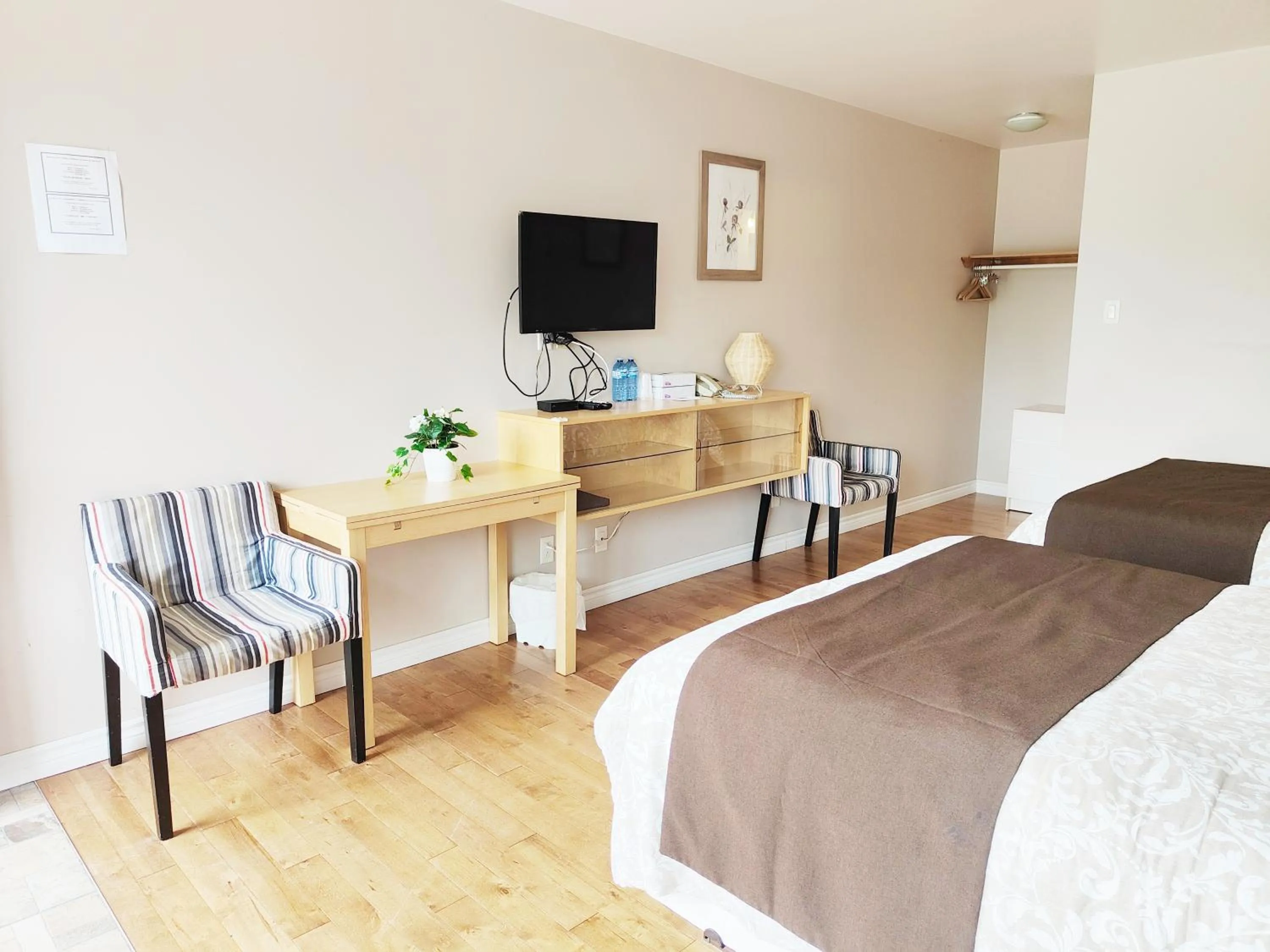 Bed in Motel Le Radisson de Val-David