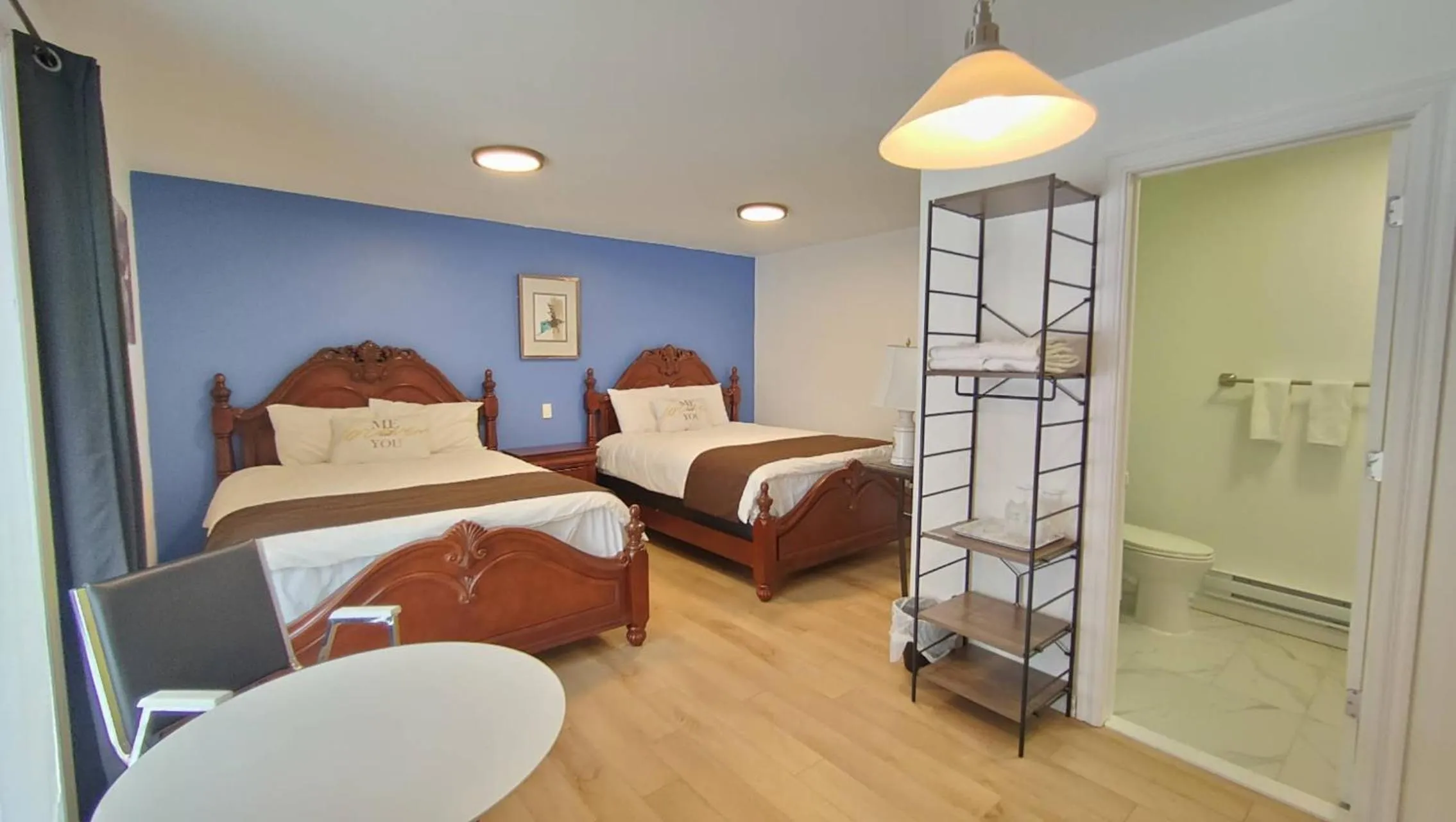 Bed in Motel Le Radisson de Val-David