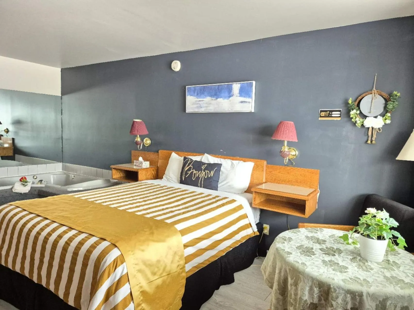 Bed in Motel Le Radisson de Val-David