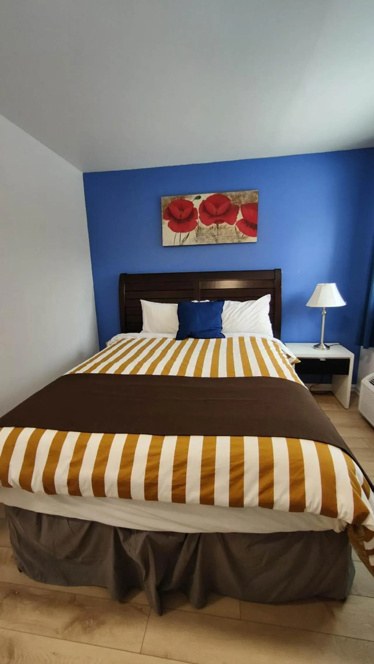 Bed in Motel Le Radisson de Val-David