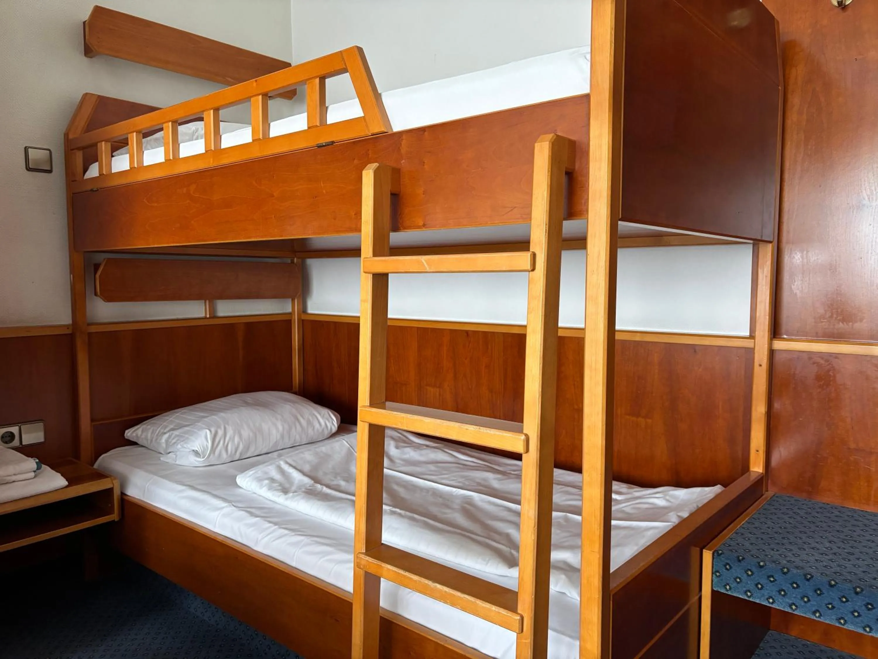 bunk bed, Bed in Hotel Krone Neuenburg