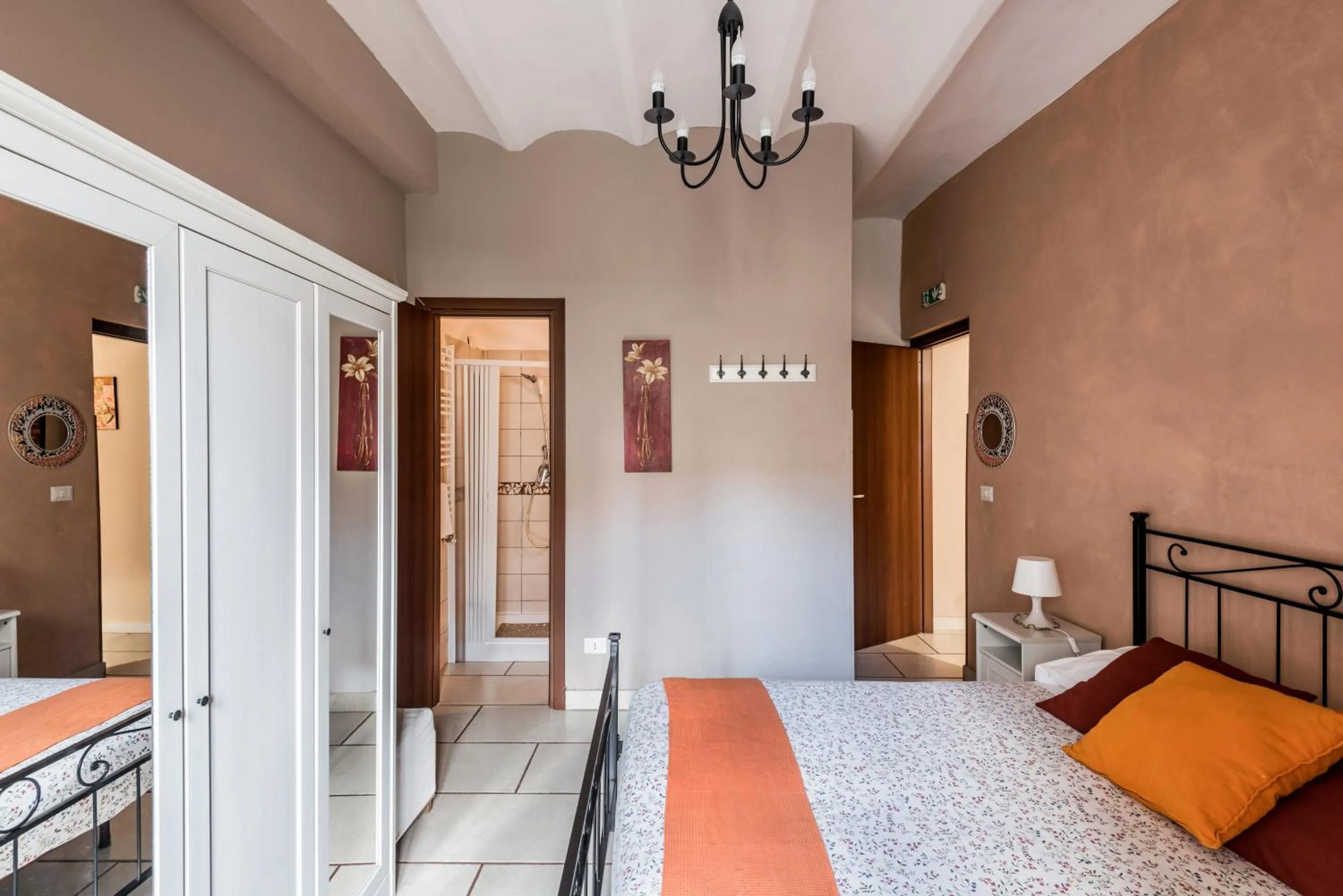 Shower, Bed in Vecchio Treno guest house