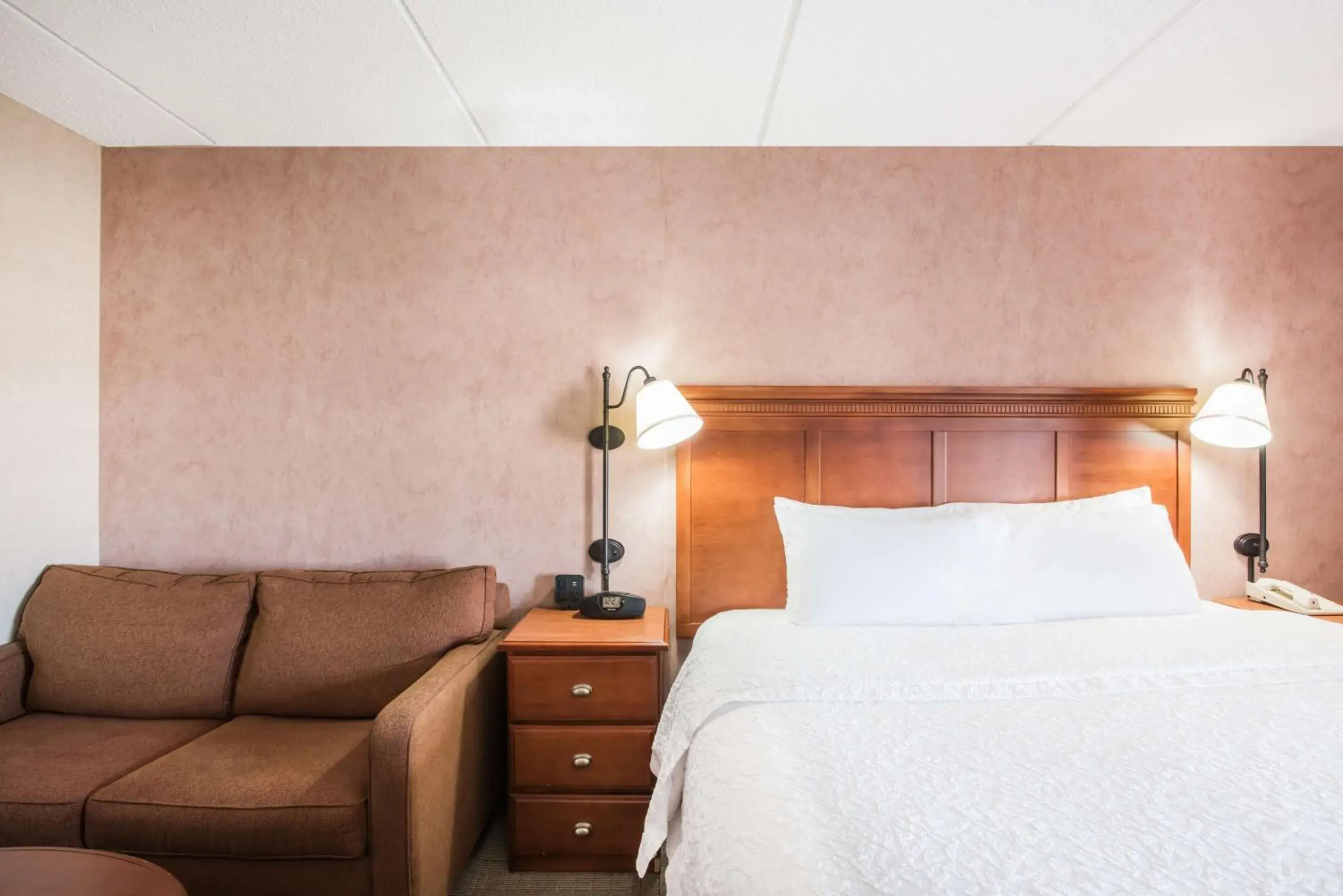 Bed in Hampton Inn West Springfield Bed in Hampton Inn West Springfield