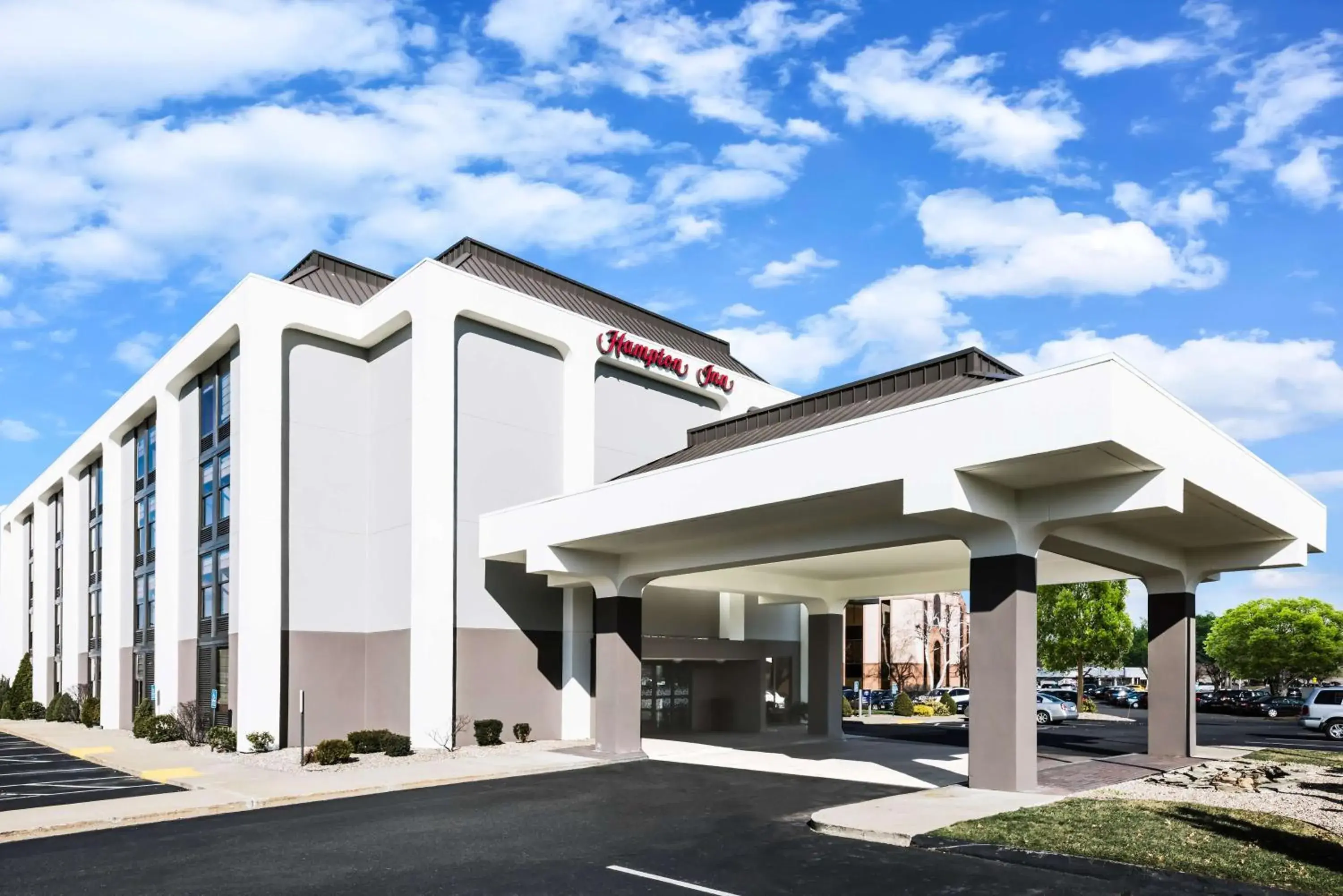 Property building in Hampton Inn West Springfield Property building in Hampton Inn West Springfield