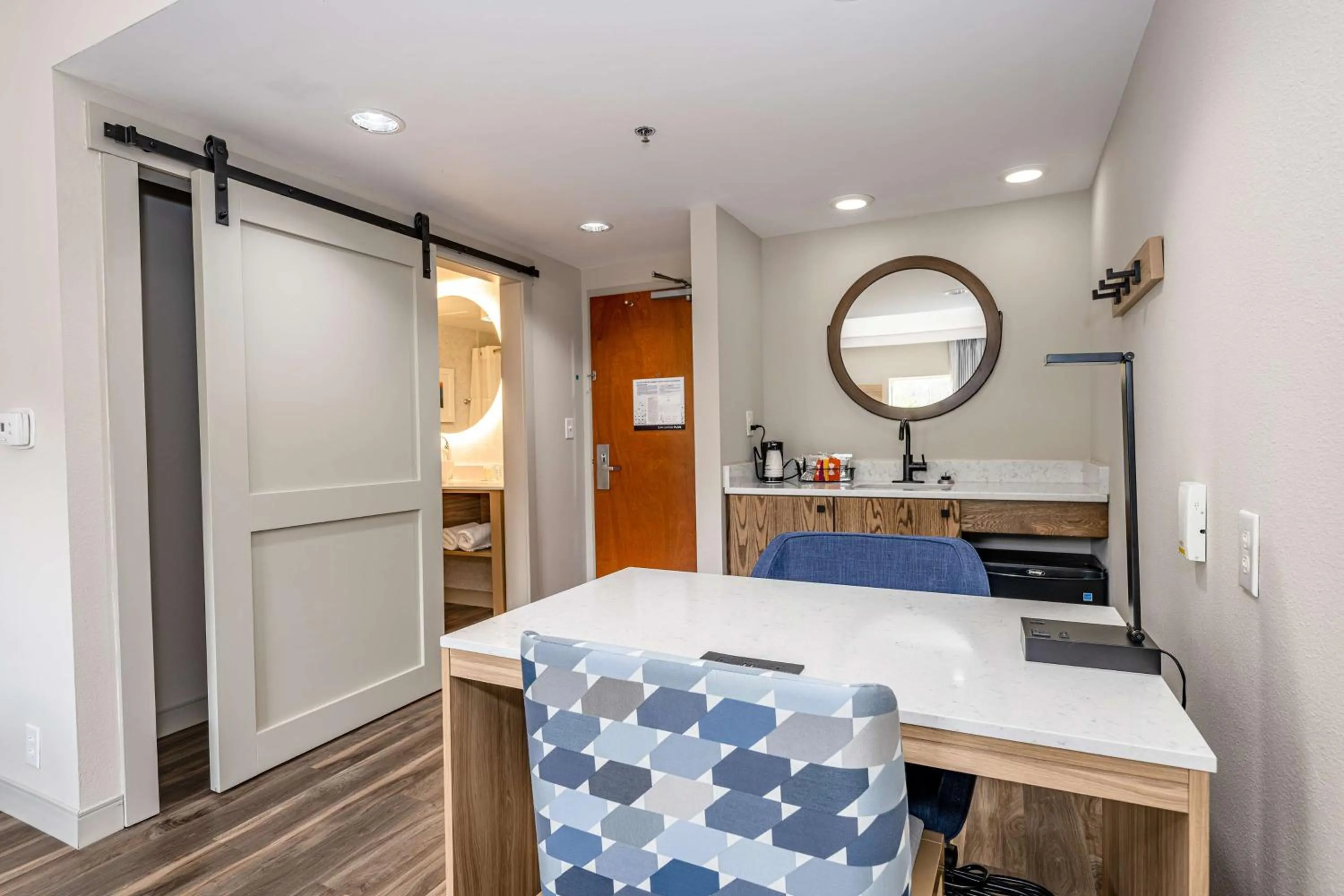 Bedroom, Bed in Hampton Inn & Suites Cashiers - Sapphire Valley