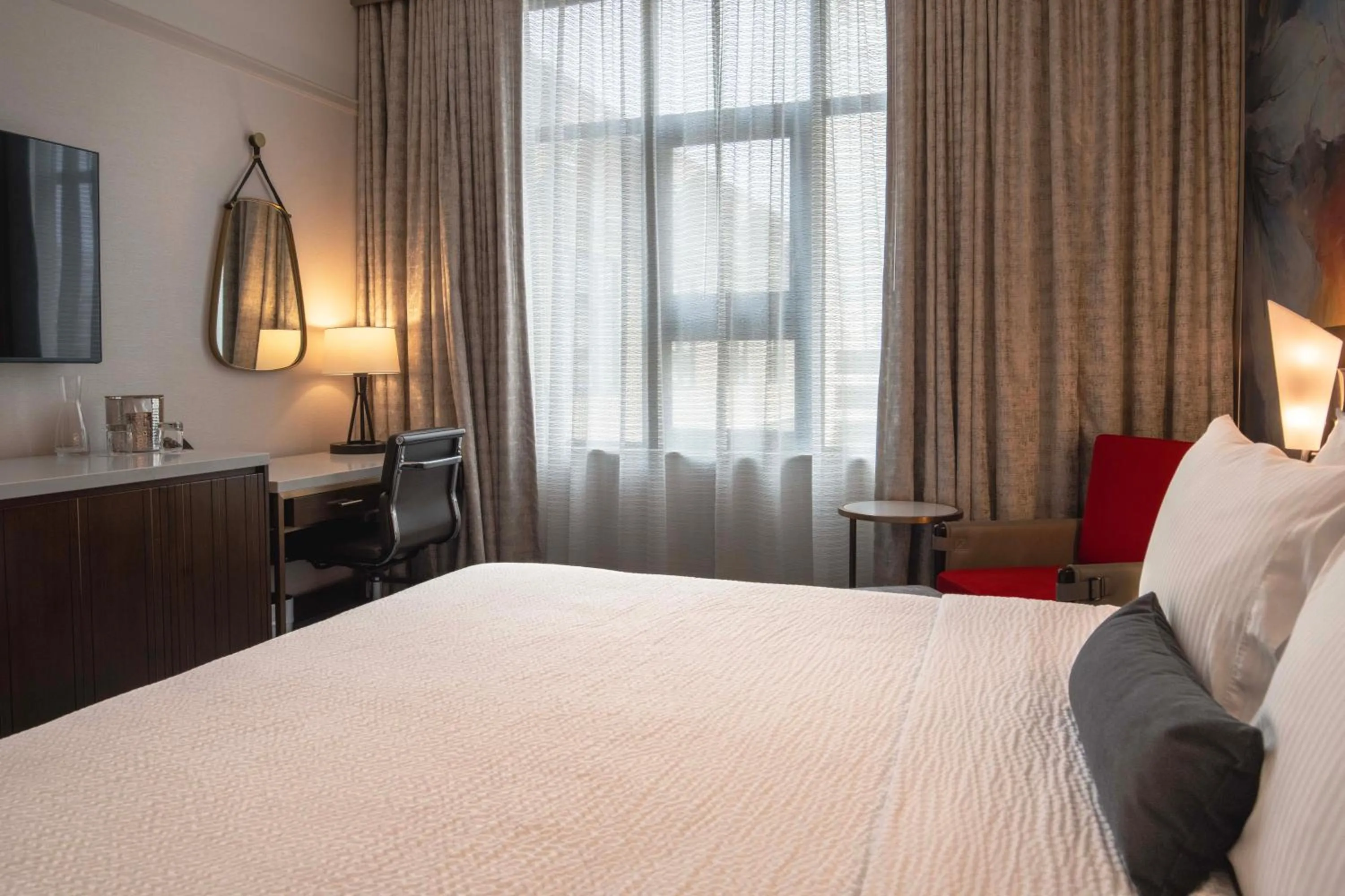 Bedroom, Bed in Hotel 43 Boise