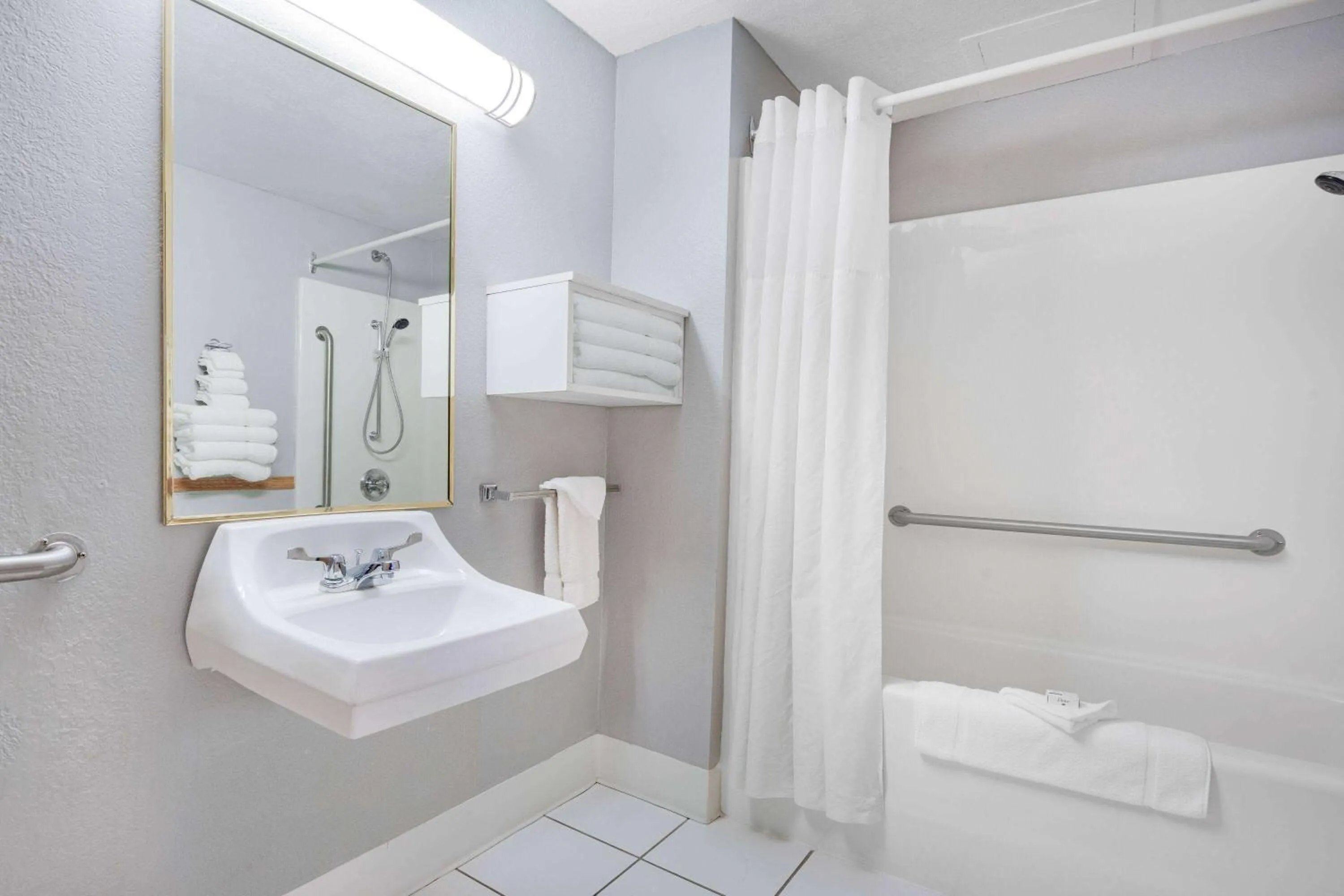 TV and multimedia in Baymont by Wyndham Keystone Near Mt. Rushmore