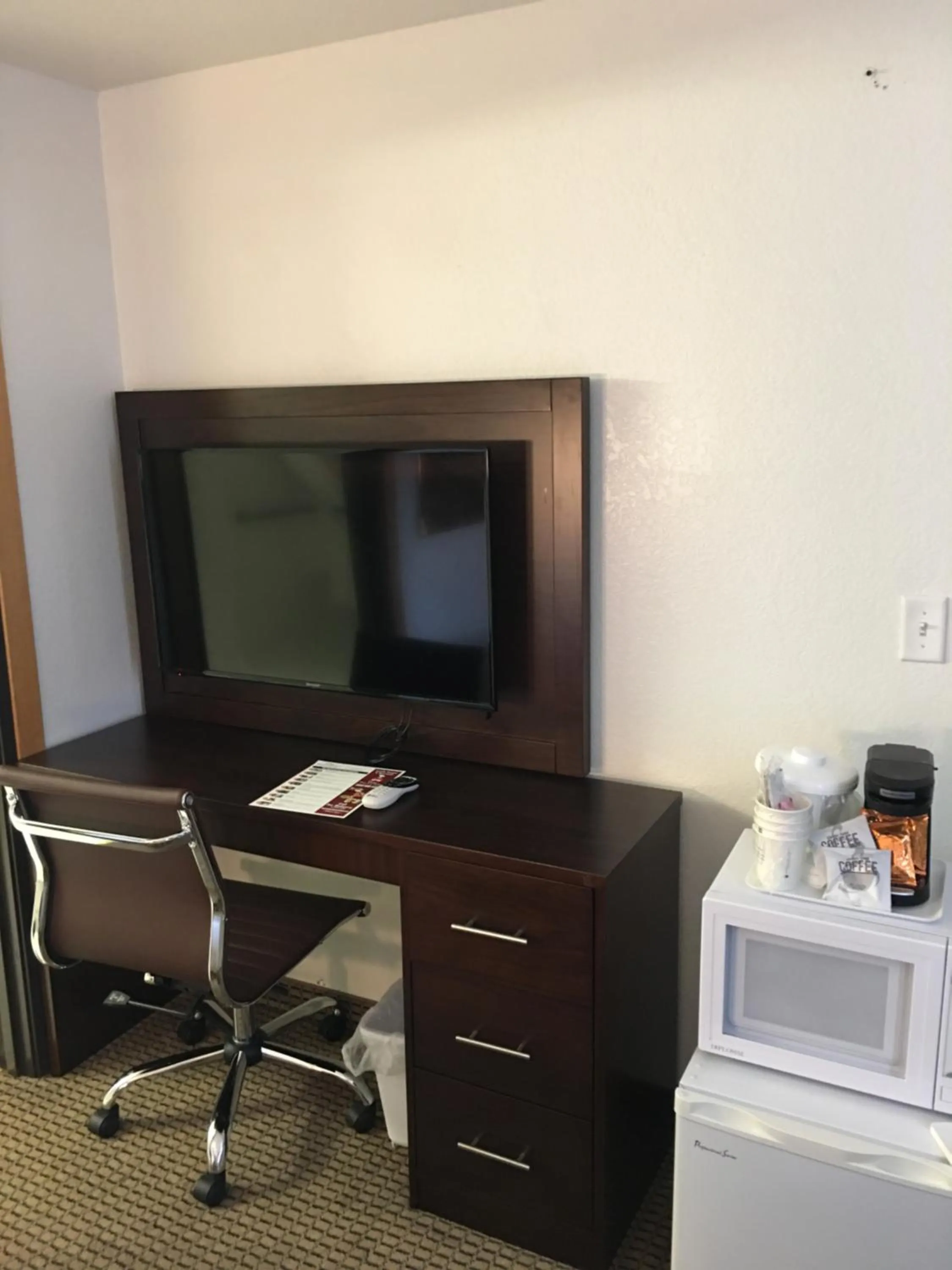 TV and multimedia in Baymont by Wyndham Keystone Near Mt. Rushmore