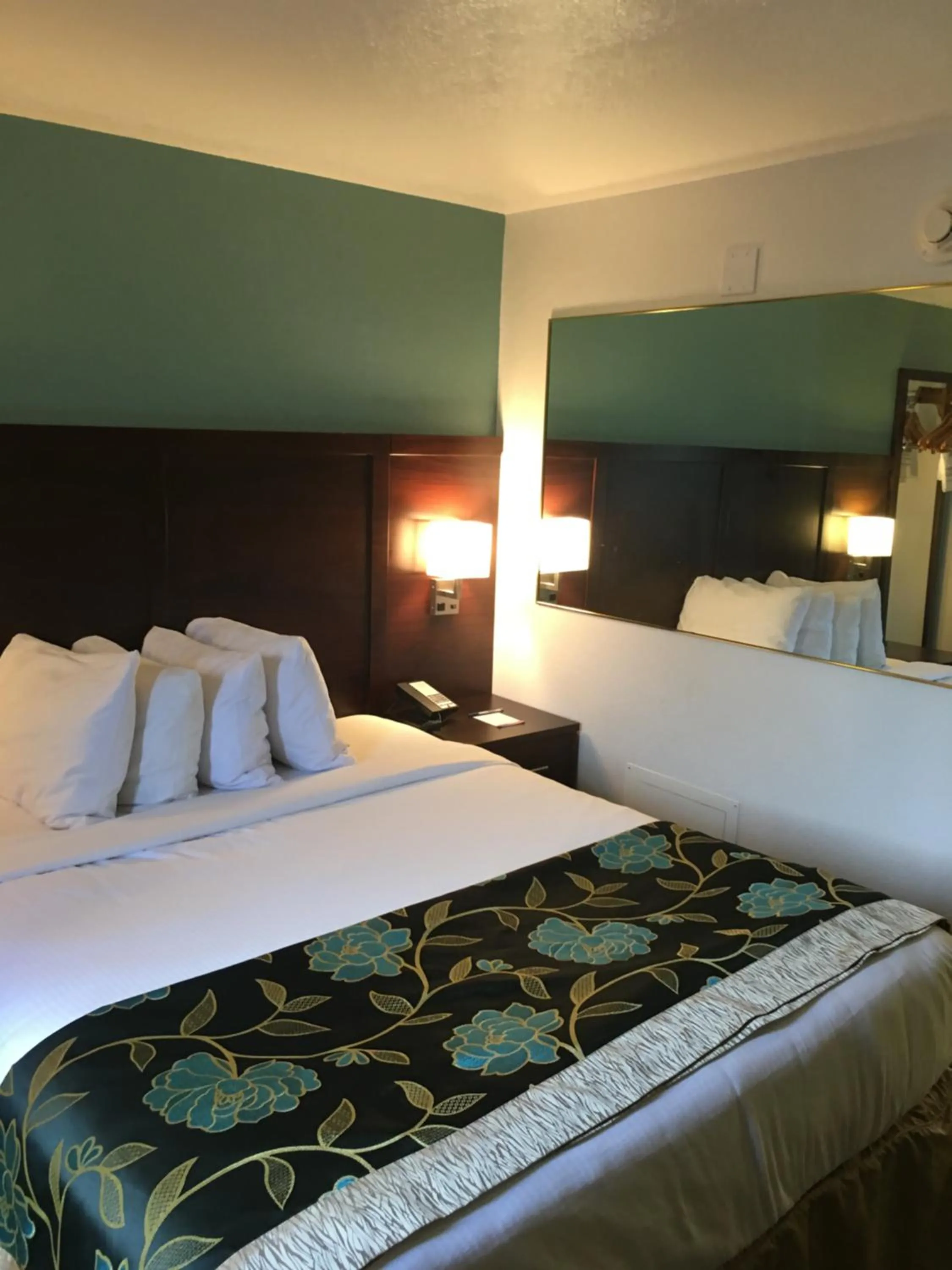 Bed in Baymont by Wyndham Keystone Near Mt. Rushmore