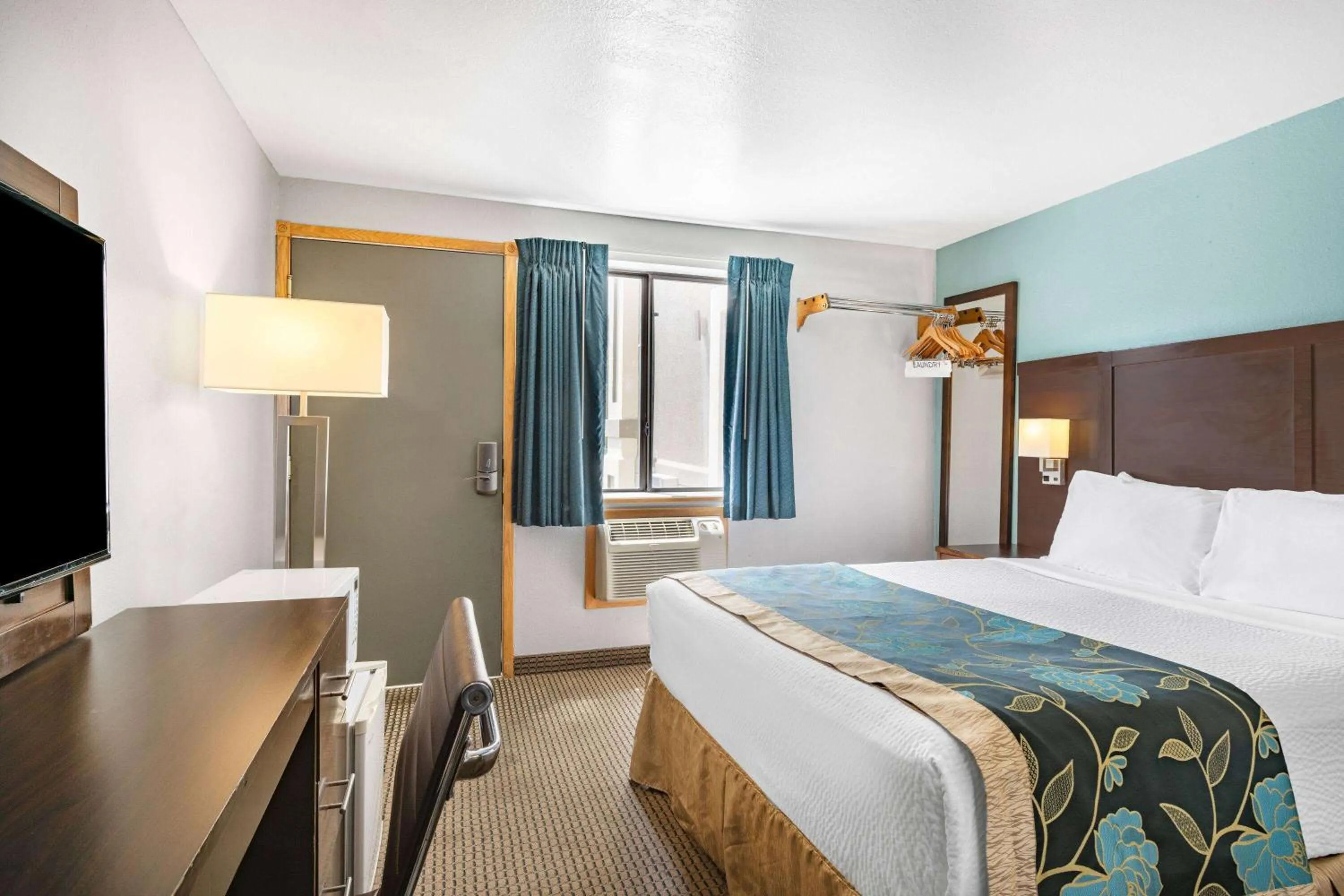 Photo of the whole room, Bed in Baymont by Wyndham Keystone Near Mt. Rushmore