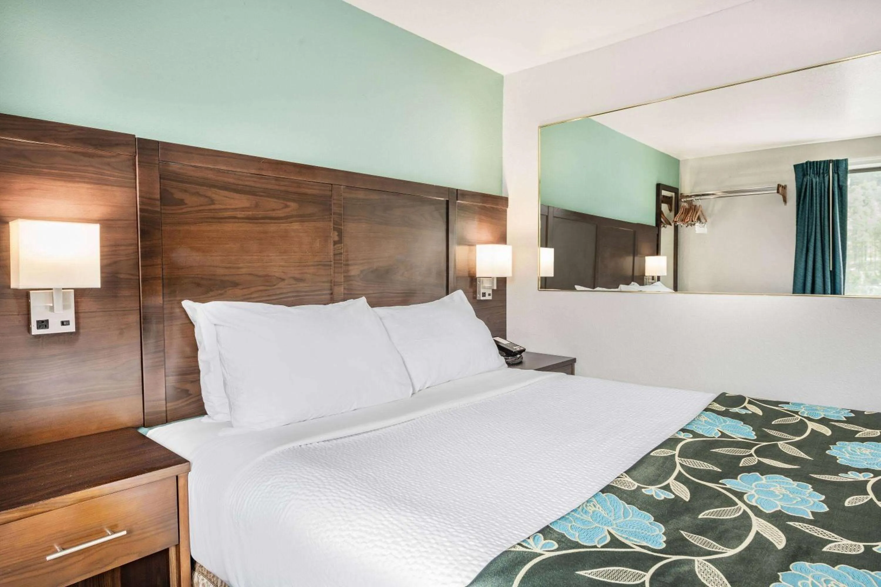 Photo of the whole room, Bed in Baymont by Wyndham Keystone Near Mt. Rushmore