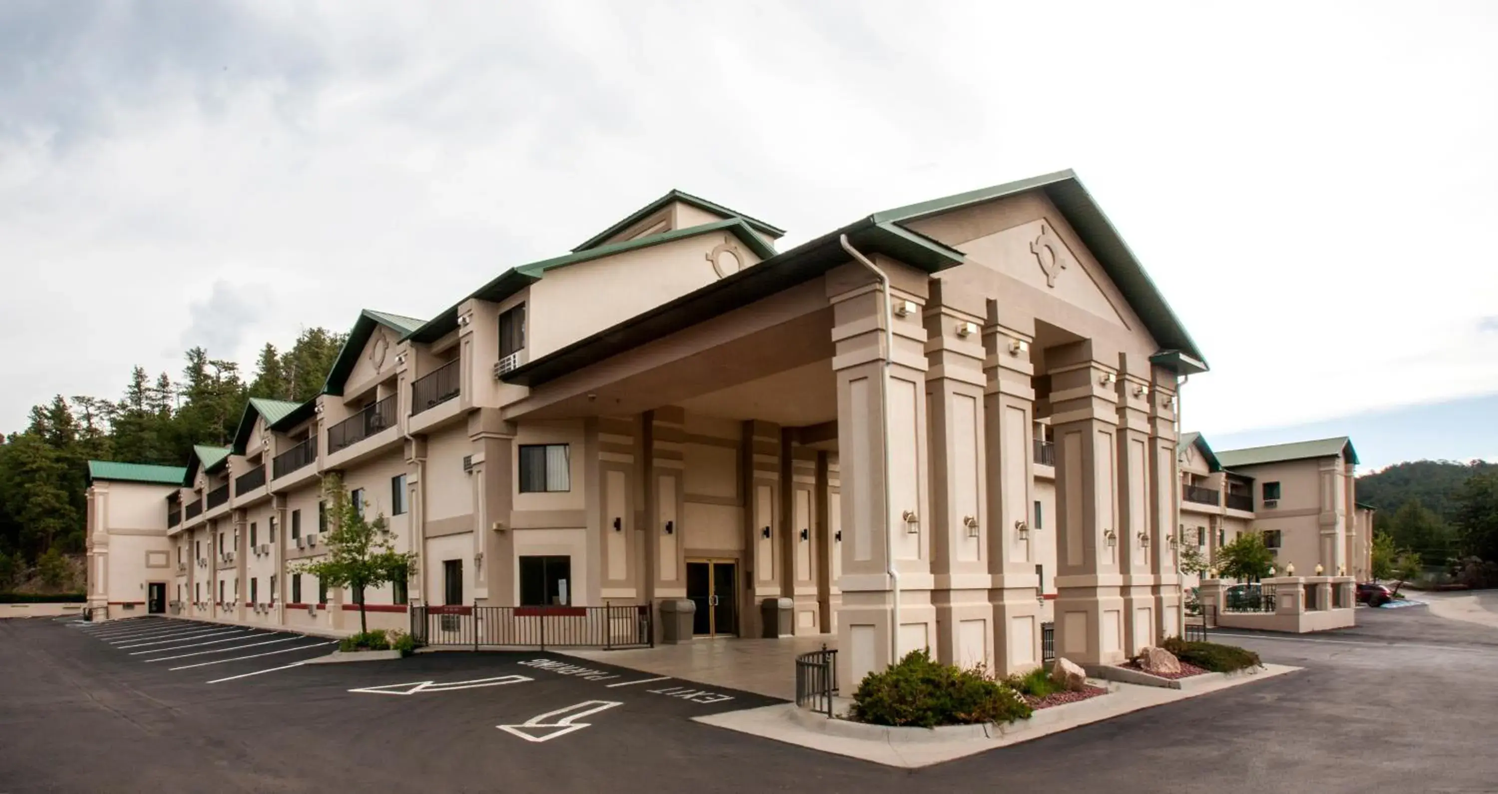 Facade/entrance in Baymont by Wyndham Keystone Near Mt. Rushmore Facade/entrance in Baymont by Wyndham Keystone Near Mt. Rushmore