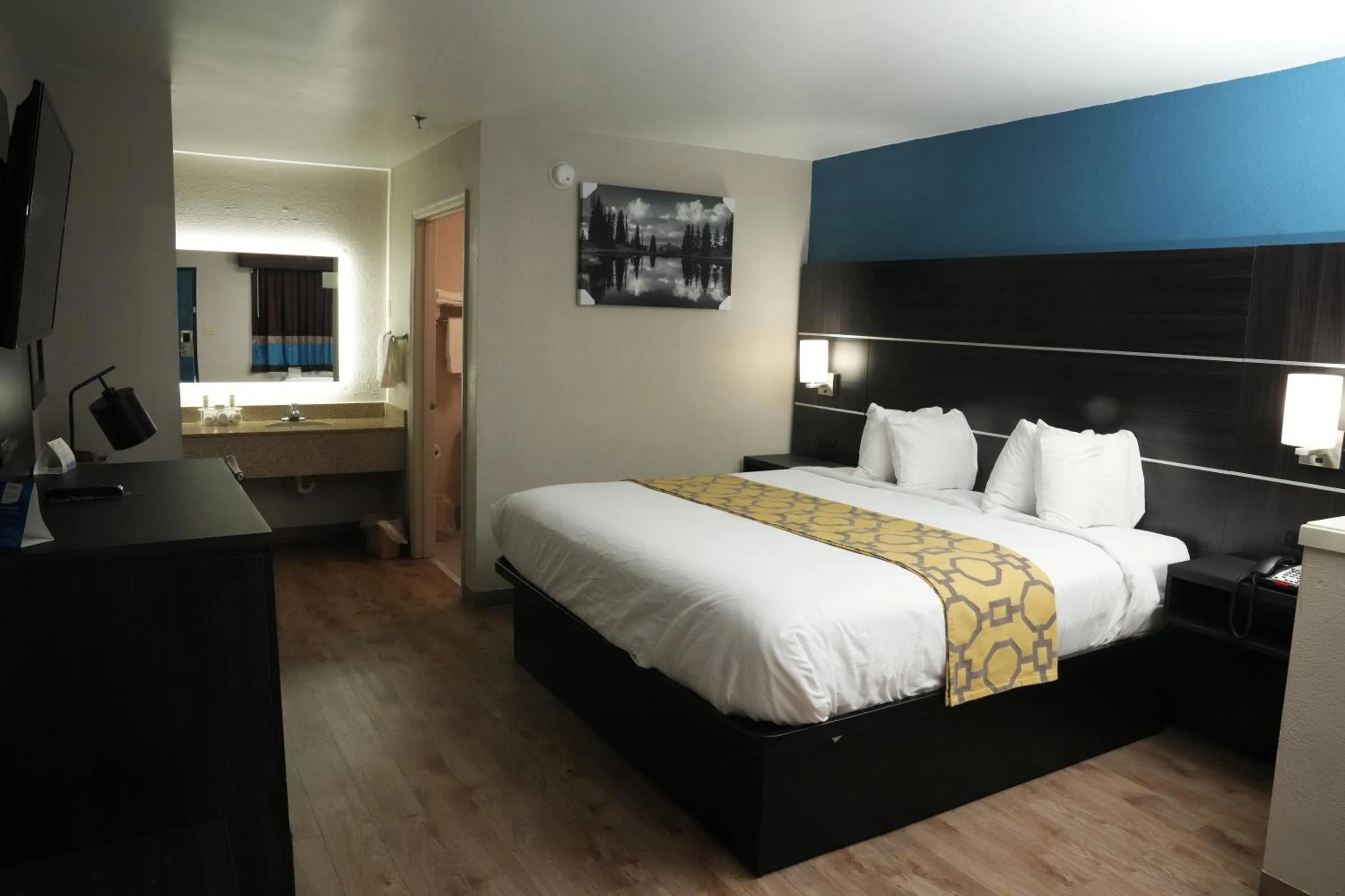 Bed in Baymont Inn & Suites