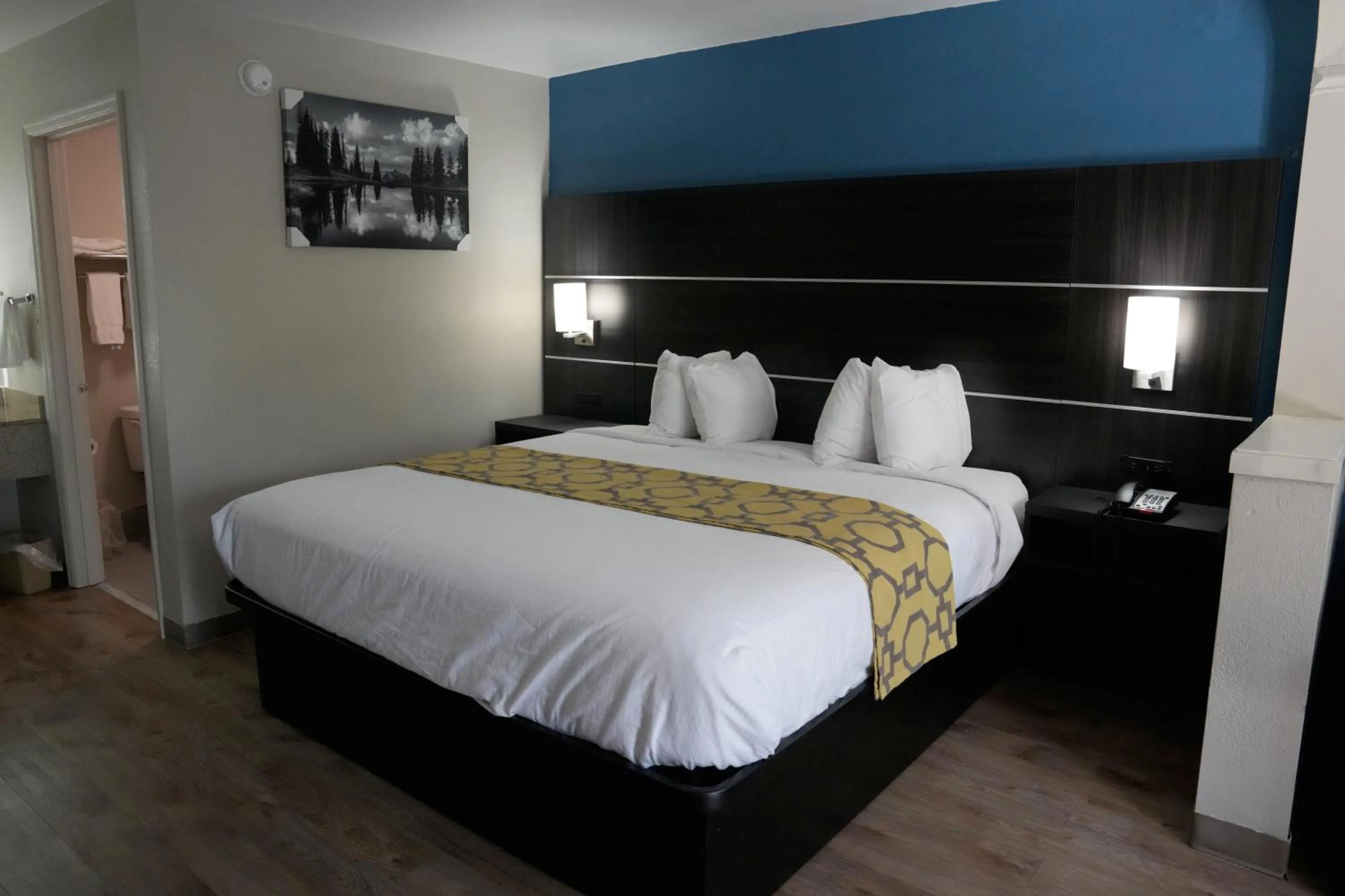 Bed in Baymont Inn & Suites