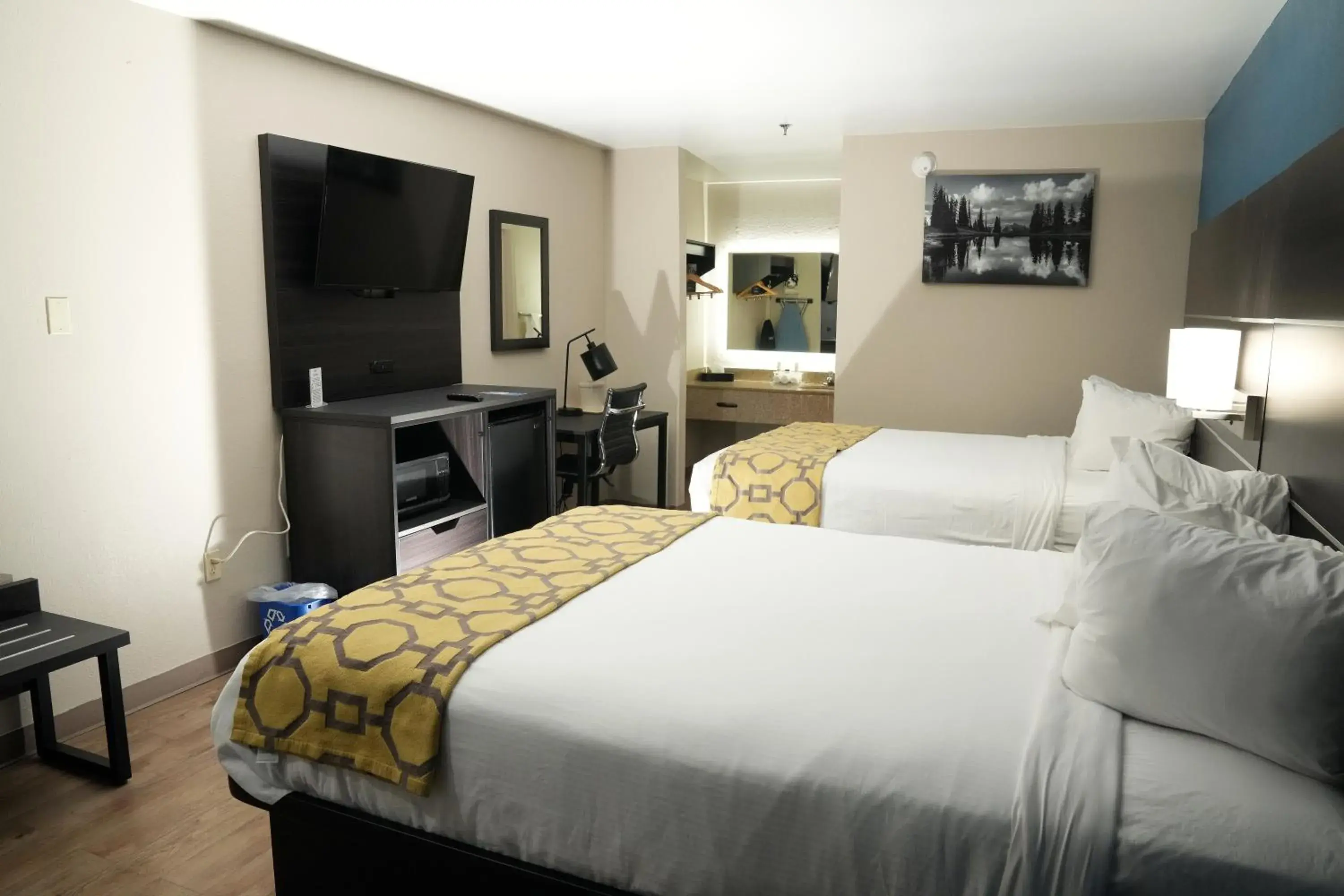 Bed in Baymont Inn & Suites Bed in Baymont Inn & Suites