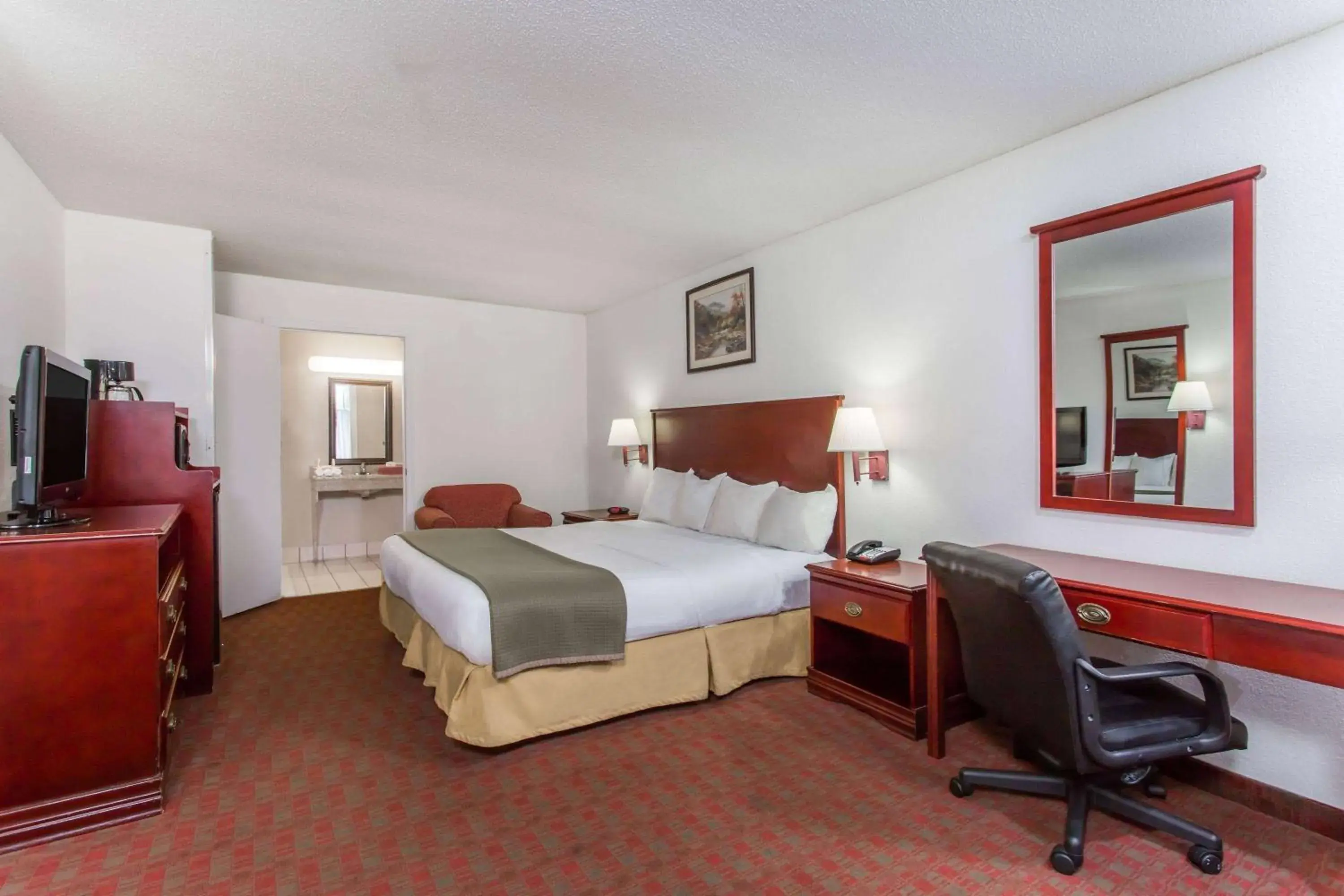 Photo of the whole room, Bed in Baymont Inn & Suites Photo of the whole room, Bed in Baymont Inn & Suites