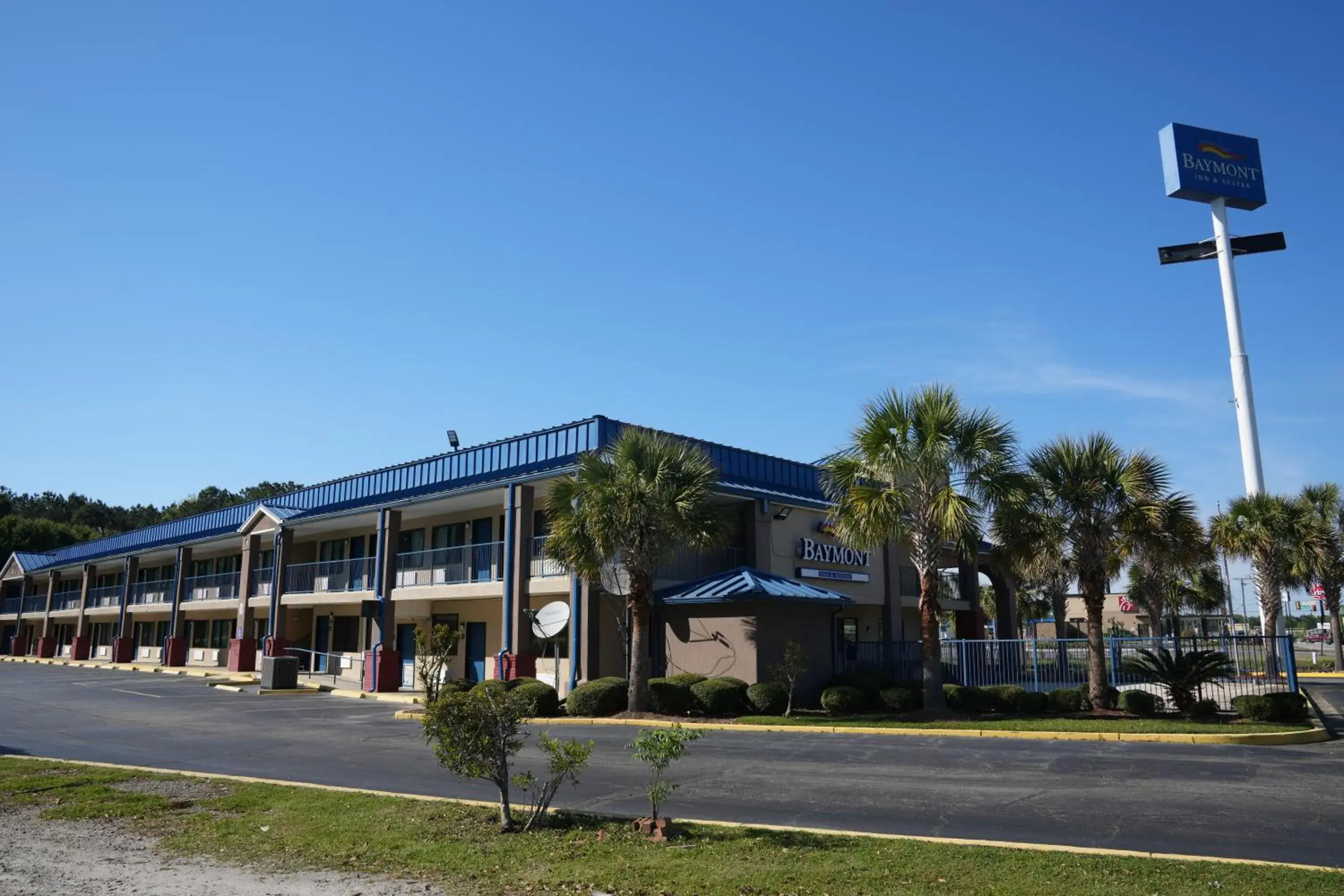 Property building in Baymont by Wyndham Manning Property building in Baymont by Wyndham Manning