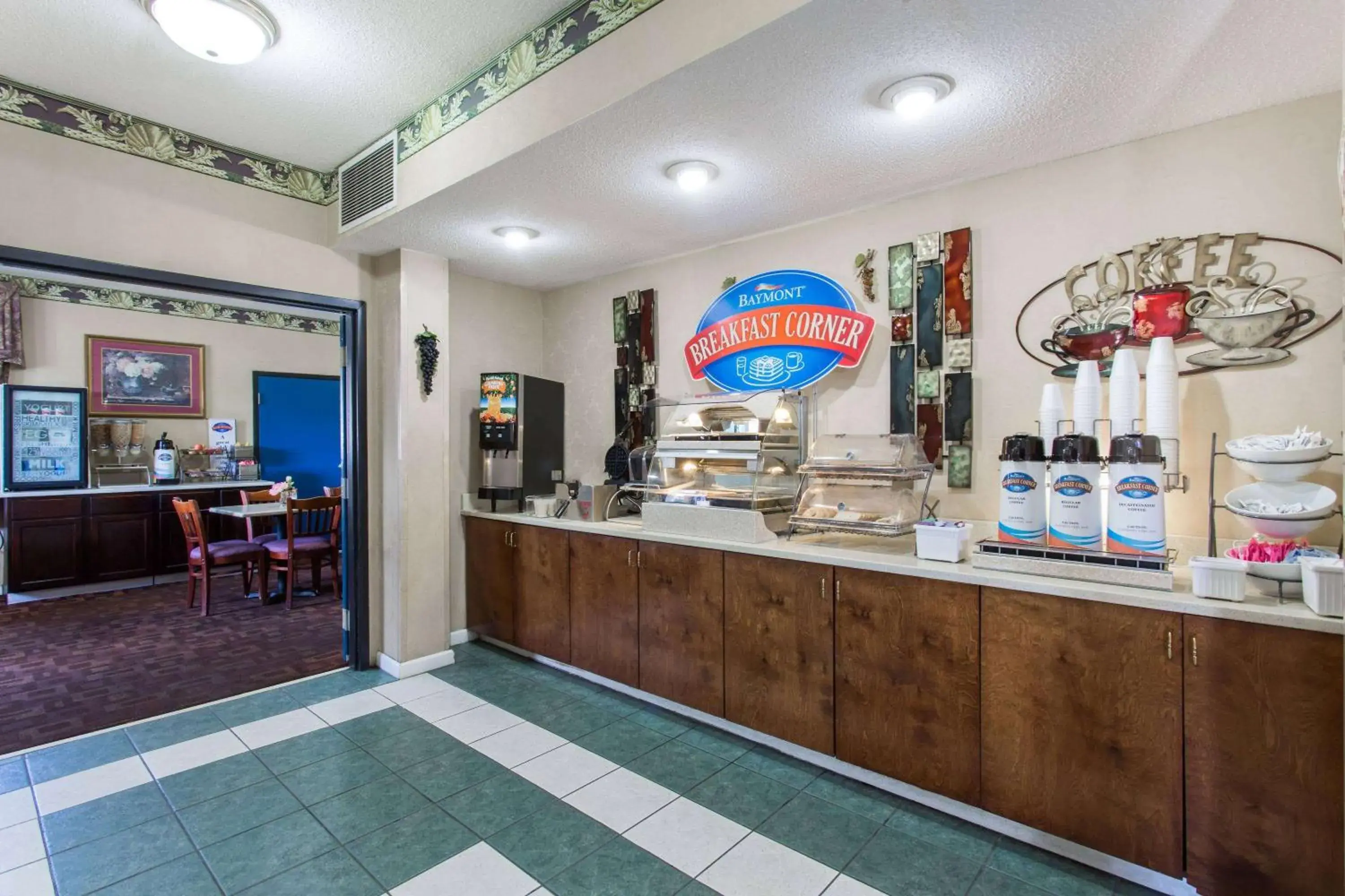 Breakfast in Baymont Inn & Suites Breakfast in Baymont Inn & Suites