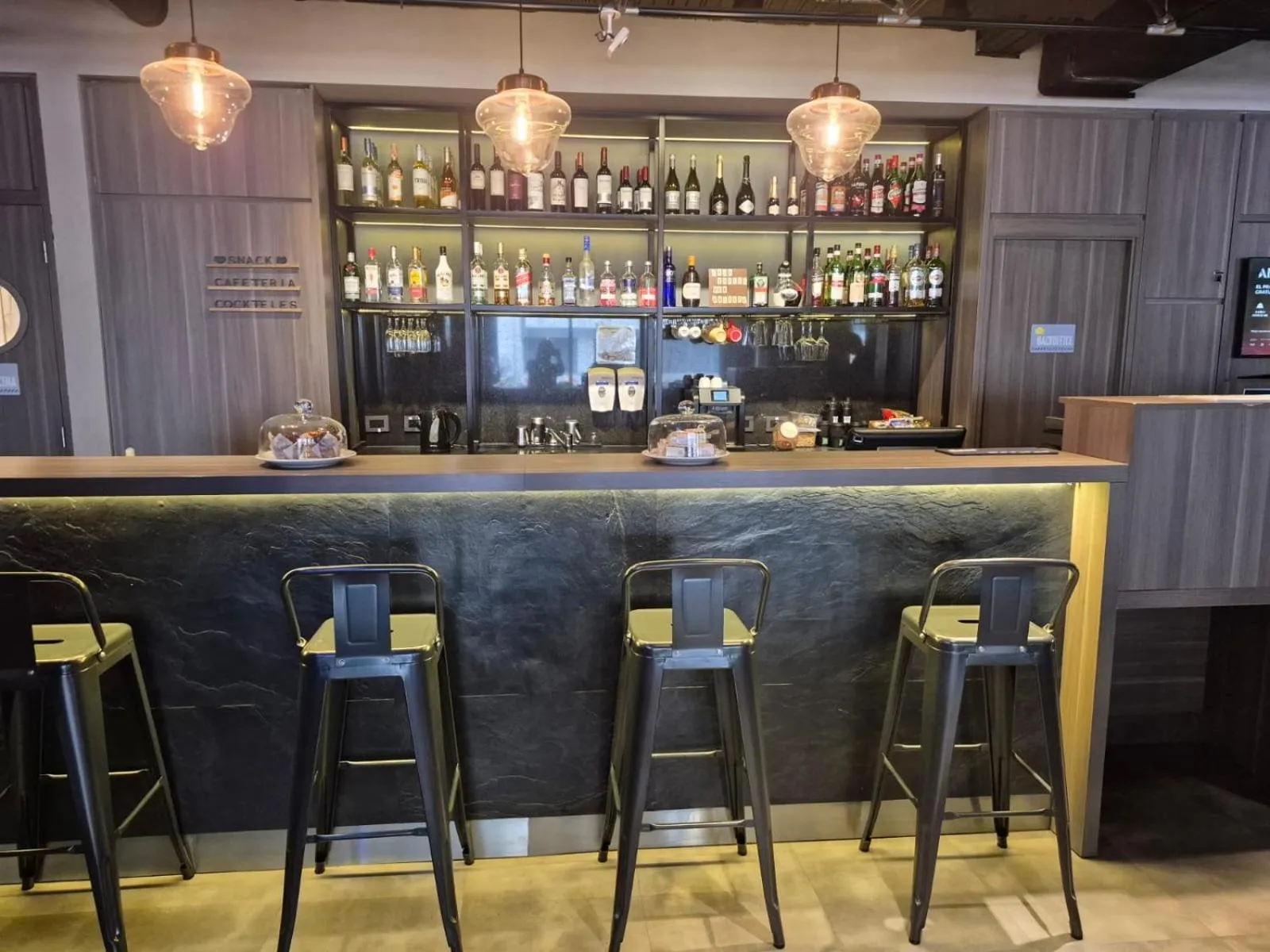 Lounge or bar in ibis Styles Buenos Aires Florida