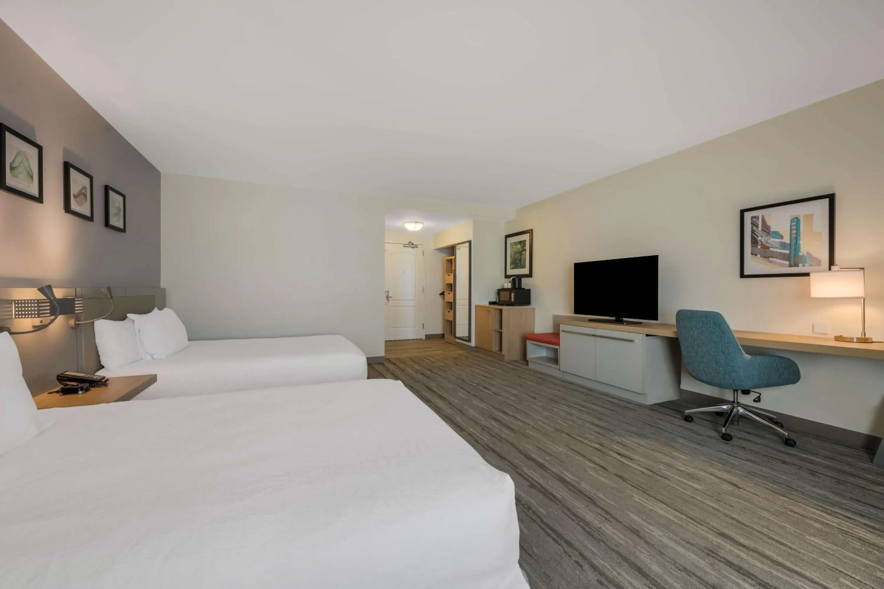 Bed in Hilton Garden Inn Rockford