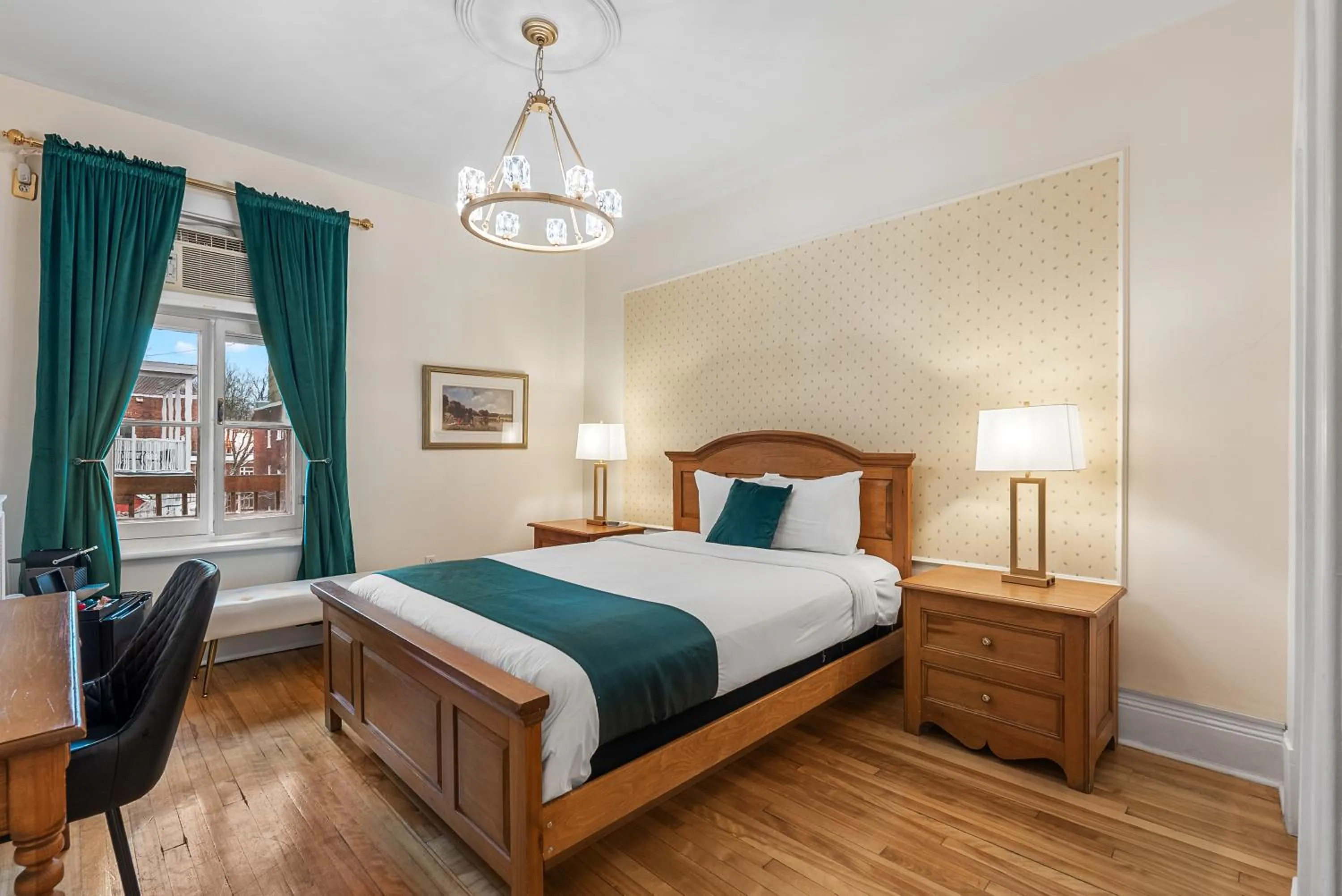 Bedroom, Bed in Hotel Charles-Alexandre - Par Aneyro