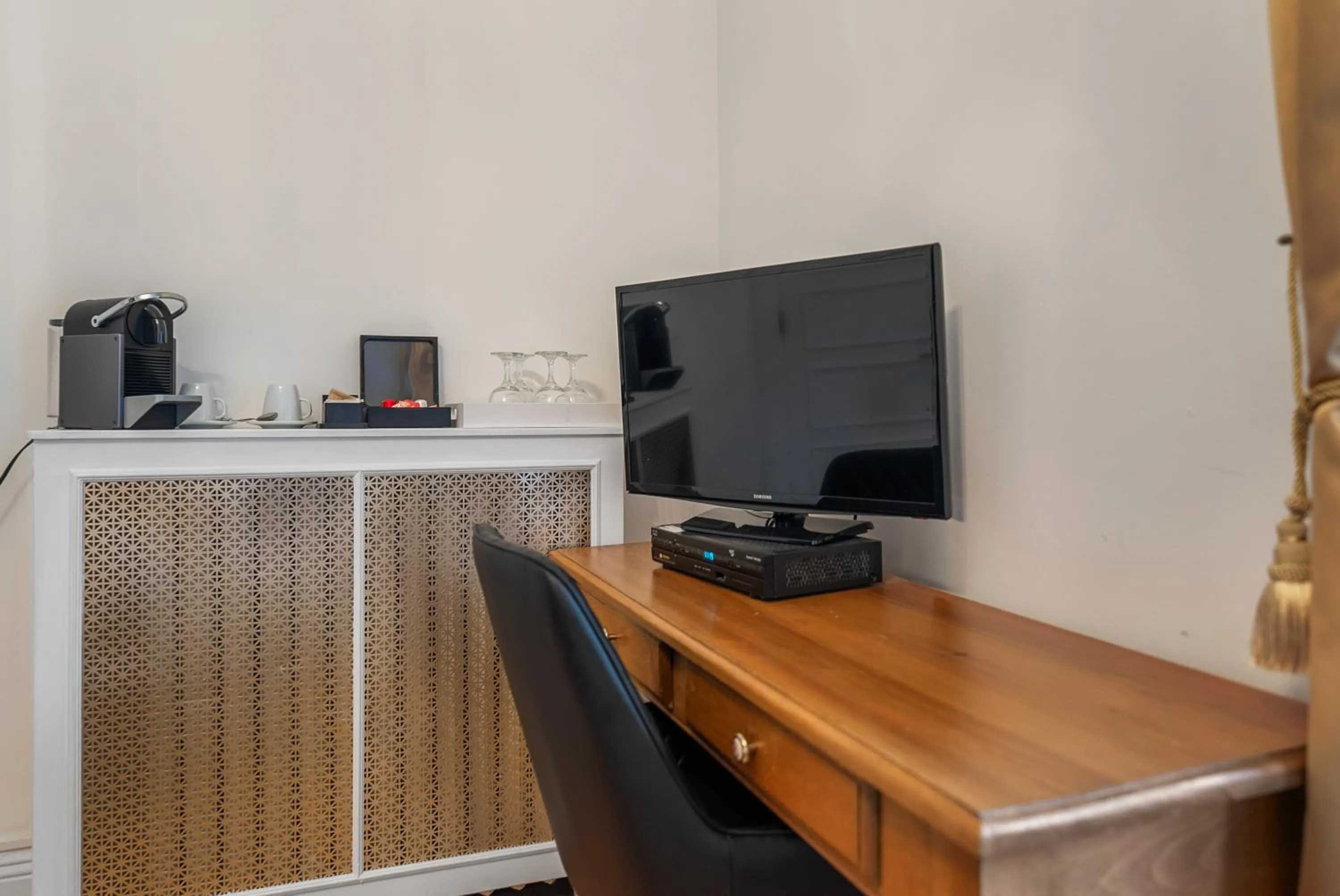 TV and multimedia in Hotel Charles-Alexandre - Par Aneyro