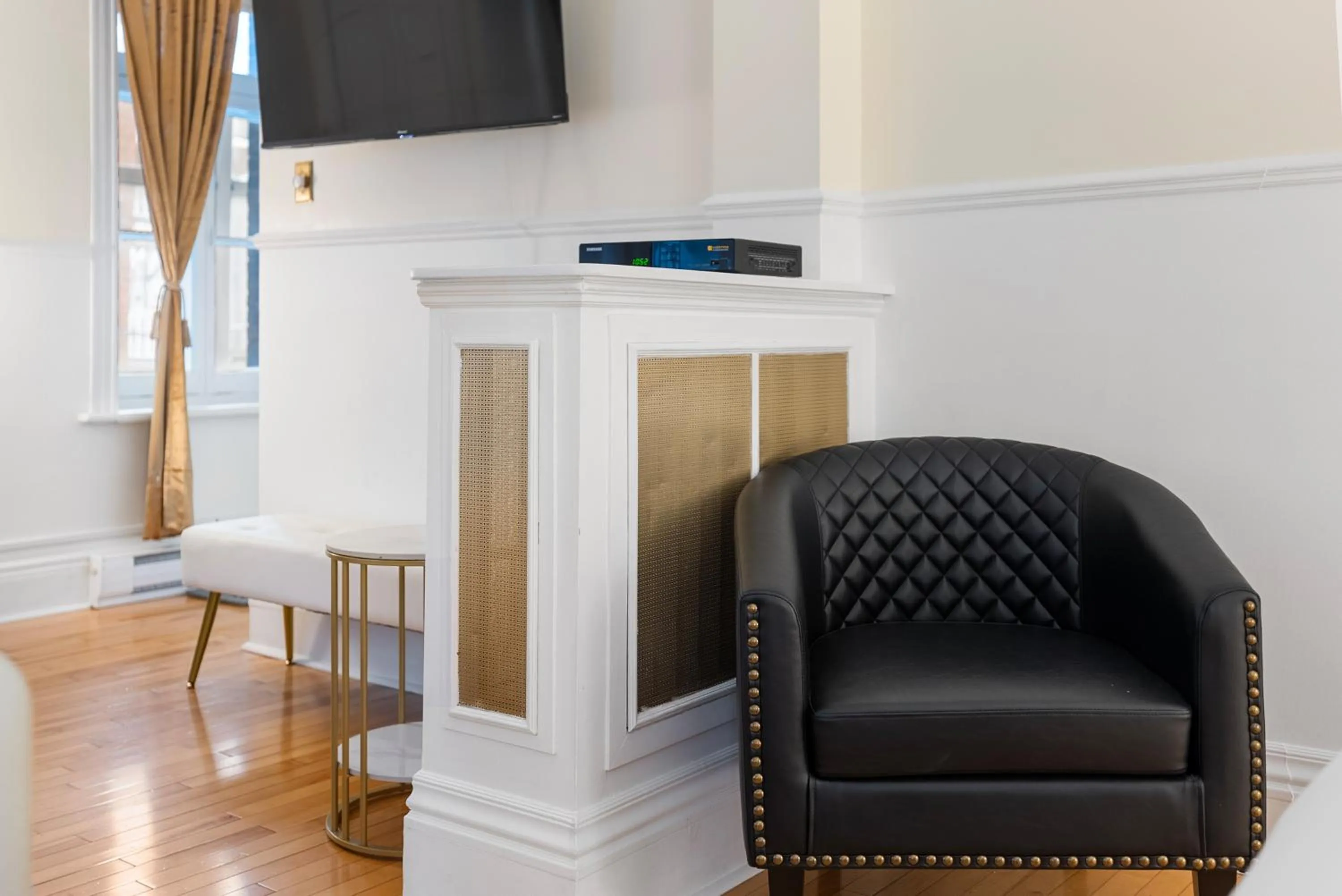 Decorative detail in Hotel Charles-Alexandre - Par Aneyro