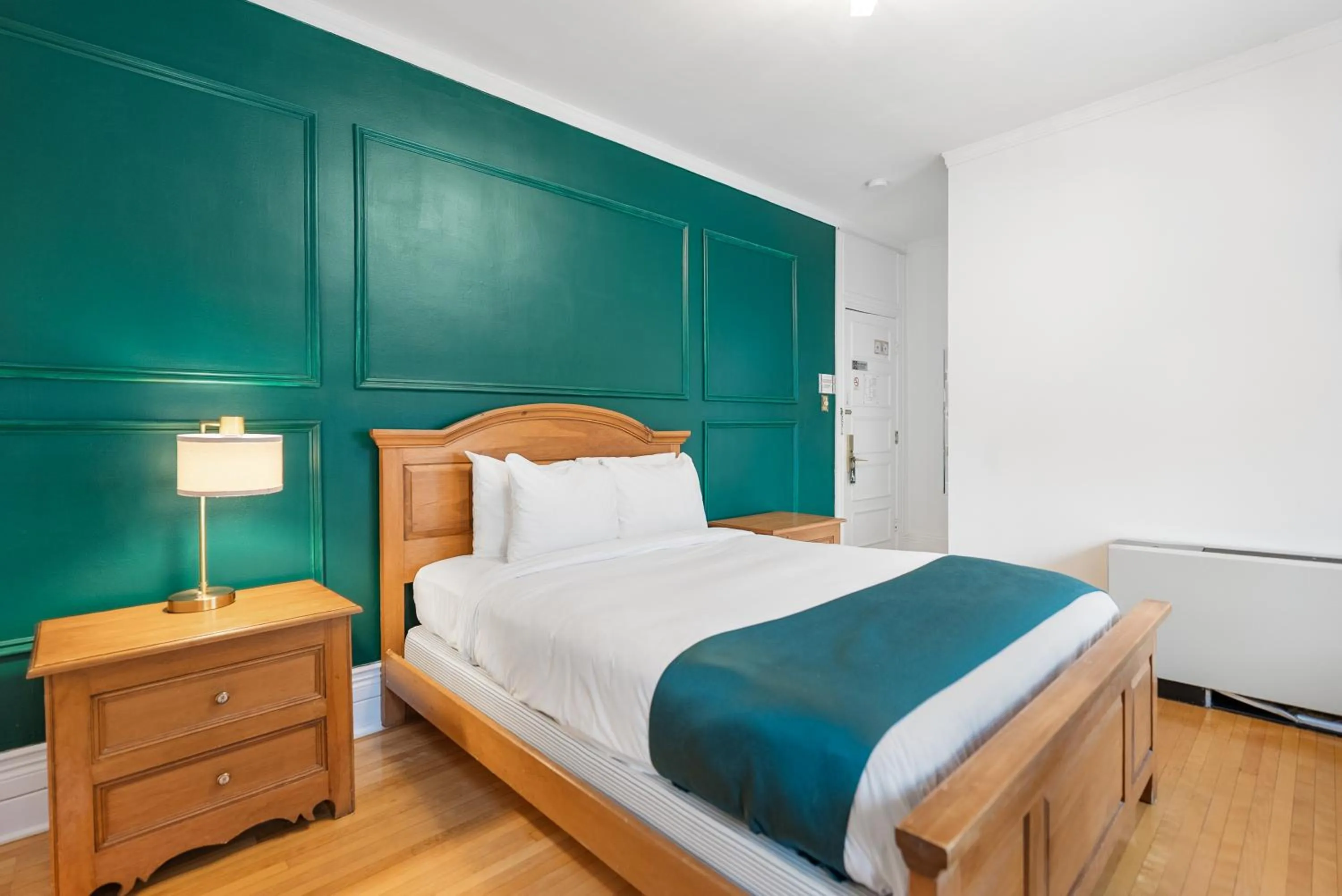 Bedroom, Bed in Hotel Charles-Alexandre - Par Aneyro