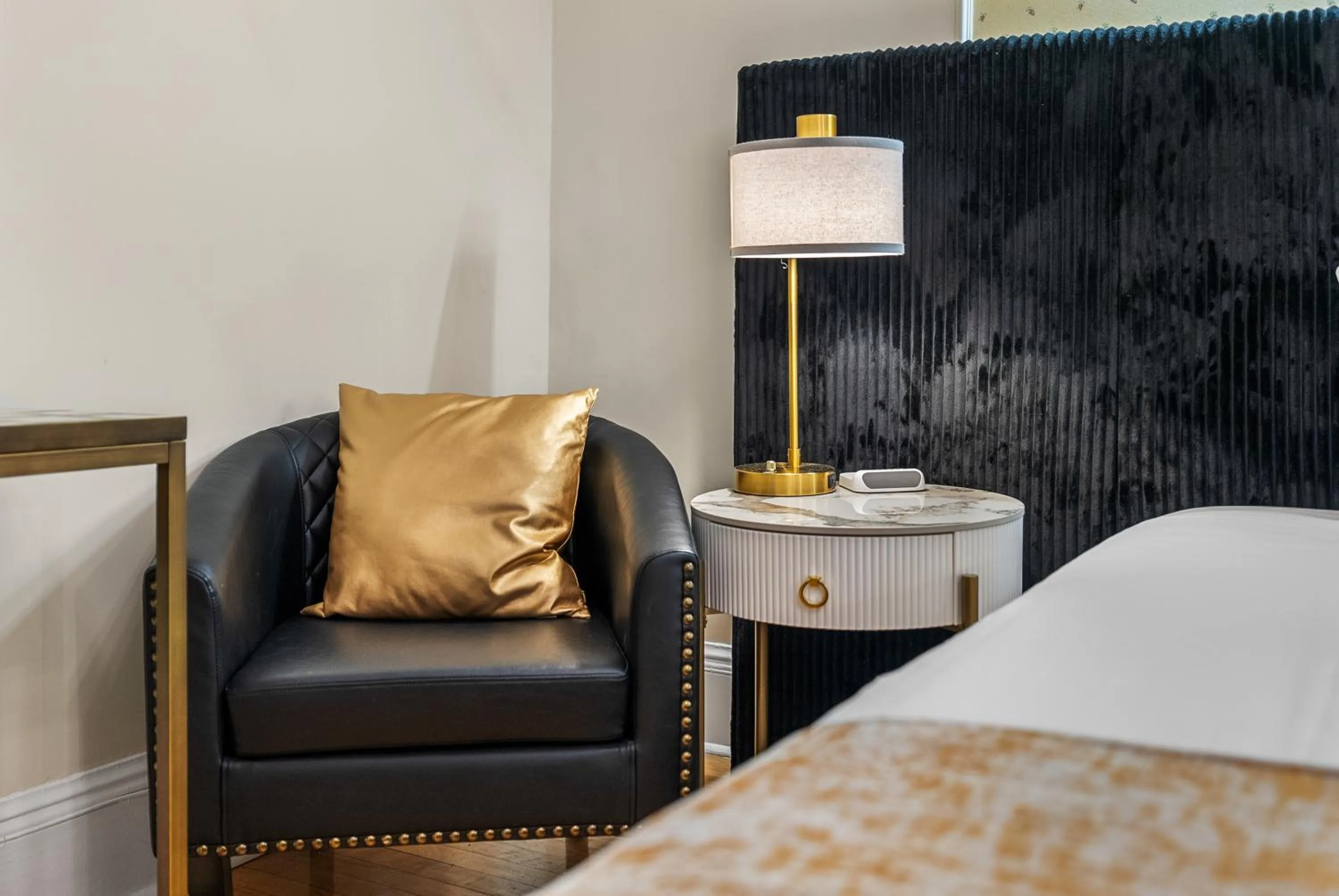 Bedroom, Bed in Hotel Charles-Alexandre - Par Aneyro