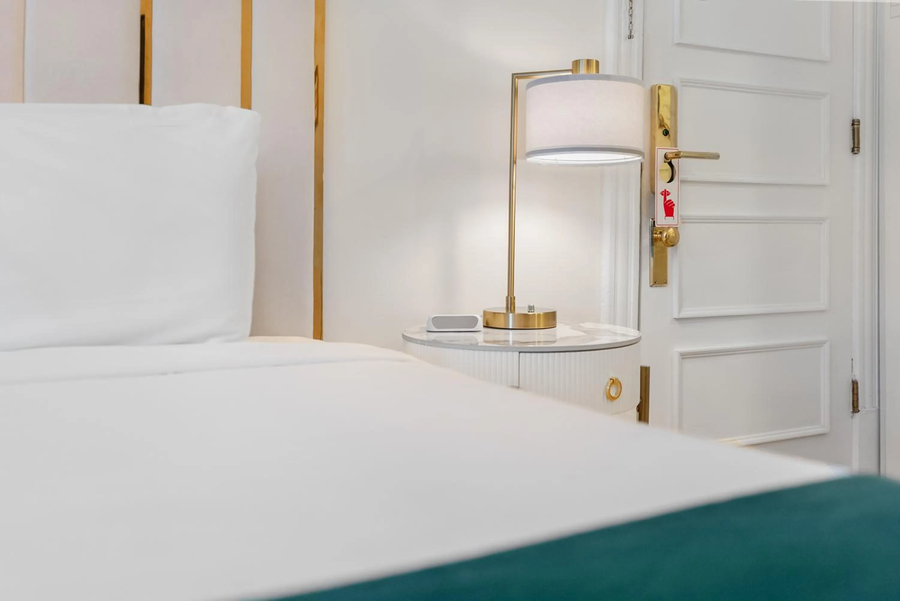 Bedroom, Bed in Hotel Charles-Alexandre - Par Aneyro